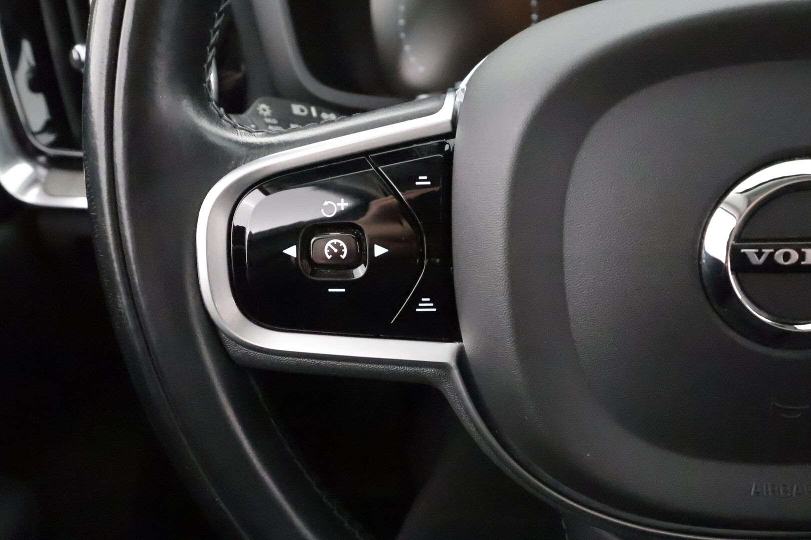 Volvo V60 2020 D4 Business Inscription aut * ACC / Webasto / Koukku / Muistipenkki / Navi / LED / Keyless / Sähköluukku / Nahat * - Suomi-auto / Kahdet renkaat aluvanteilla / Merkkihuollettu - HULLUT AVAJAISHULINAT KORKOTARJOUS 3,29 %