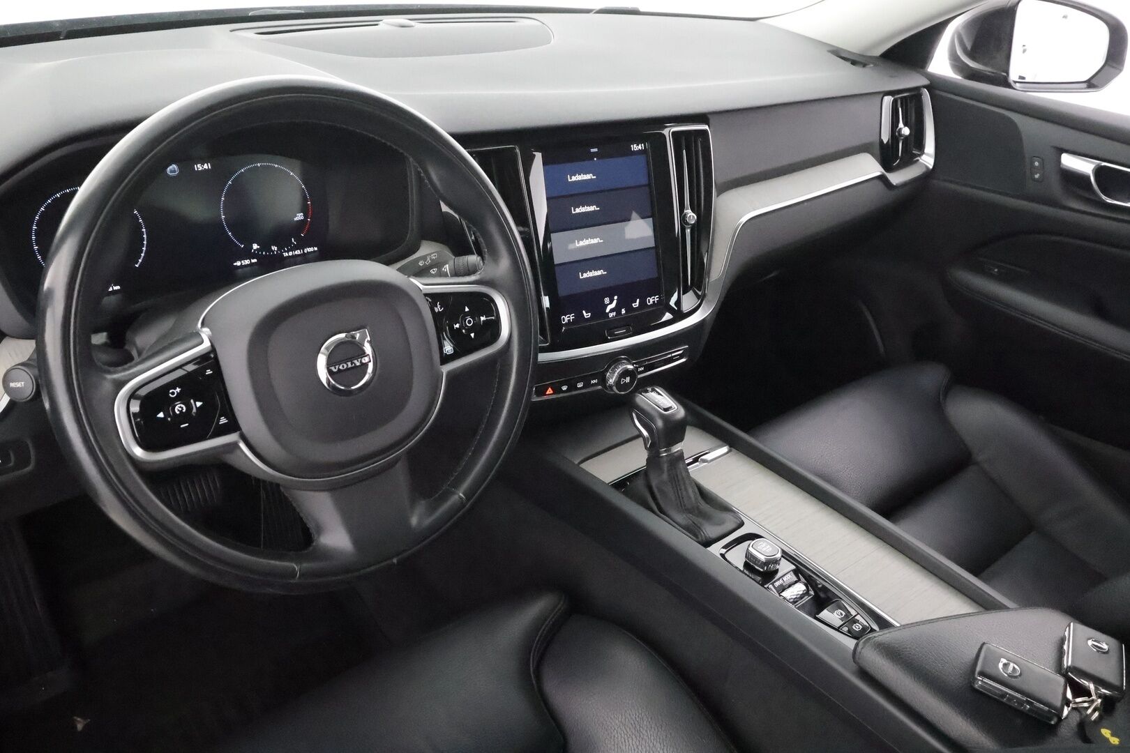 Volvo V60 2020 D4 Business Inscription aut * ACC / Webasto / Koukku / Muistipenkki / Navi / LED / Keyless / Sähköluukku / Nahat * - Suomi-auto / Kahdet renkaat aluvanteilla / Merkkihuollettu - HULLUT AVAJAISHULINAT KORKOTARJOUS 3,29 %