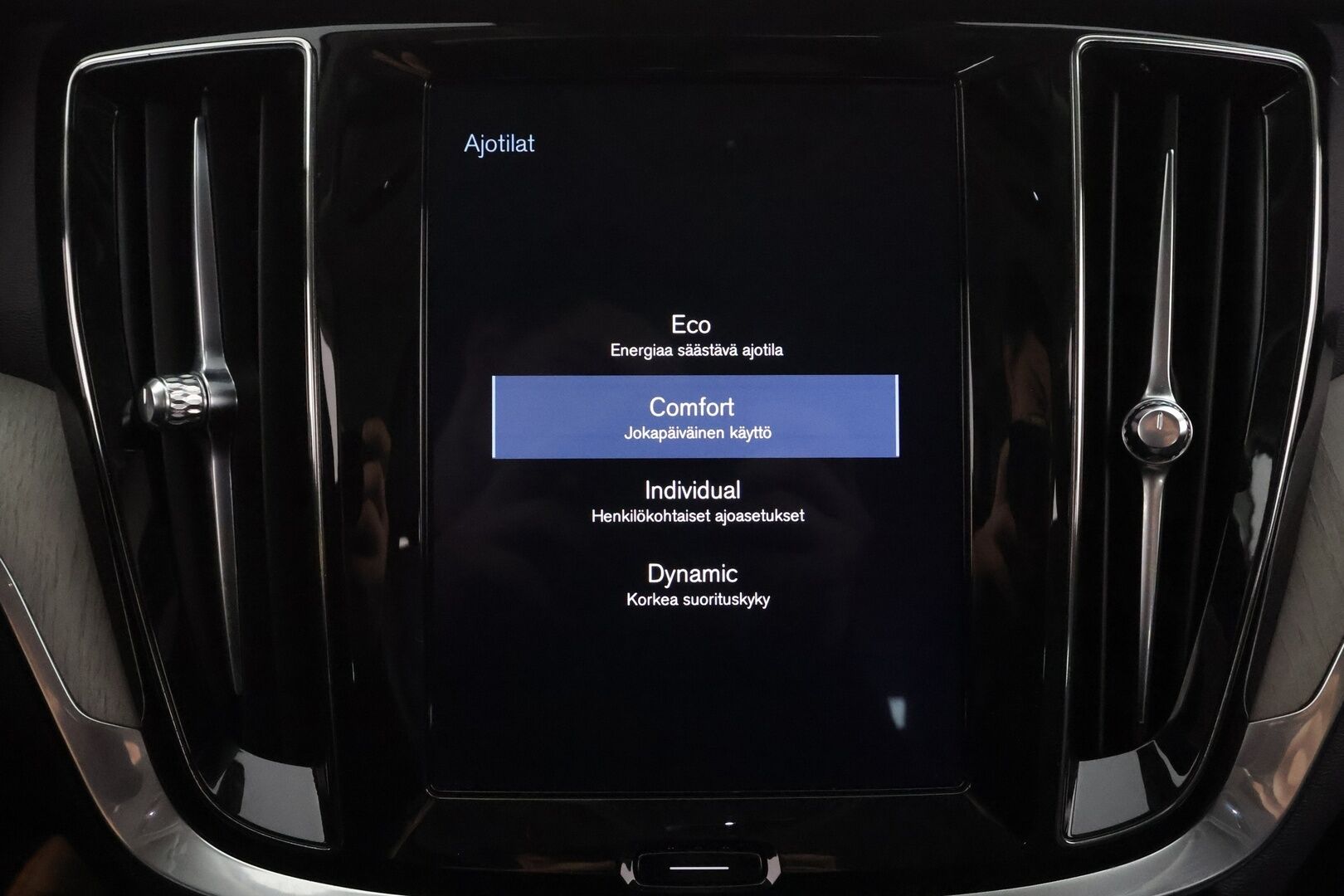 Volvo V60 2020 D4 Business Inscription aut * ACC / Webasto / Koukku / Muistipenkki / Navi / LED / Keyless / Sähköluukku / Nahat * - Suomi-auto / Kahdet renkaat aluvanteilla / Merkkihuollettu - HULLUT AVAJAISHULINAT KORKOTARJOUS 3,29 %
