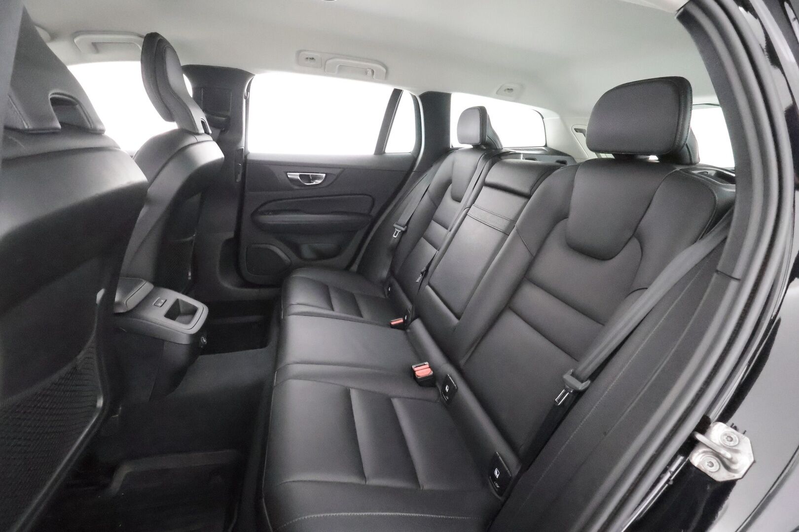 Volvo V60 2020 D4 Business Inscription aut * ACC / Webasto / Koukku / Muistipenkki / Navi / LED / Keyless / Sähköluukku / Nahat * - Suomi-auto / Kahdet renkaat aluvanteilla / Merkkihuollettu - HULLUT AVAJAISHULINAT KORKOTARJOUS 3,29 %