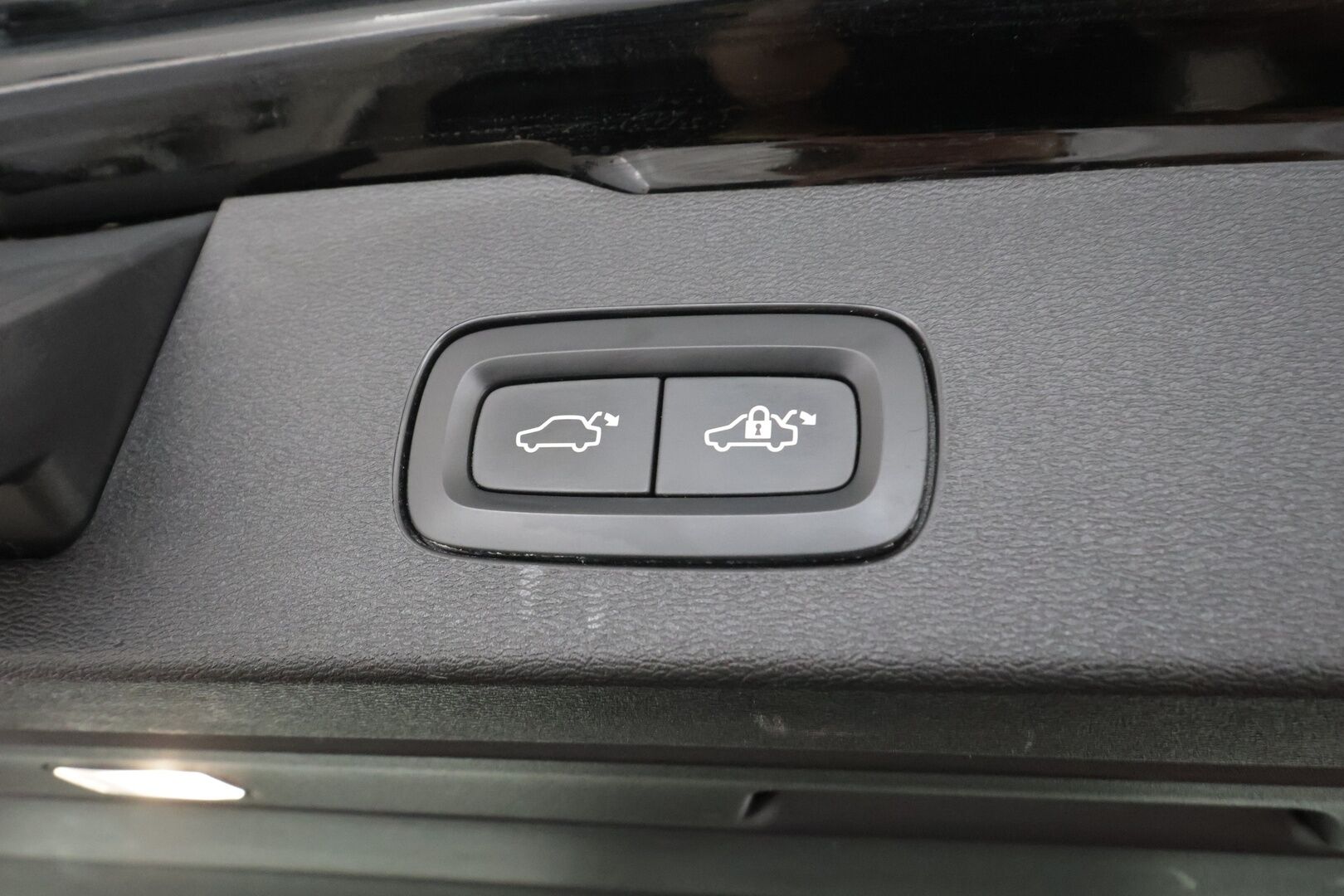 Volvo V60 2020 D4 Business Inscription aut * ACC / Webasto / Koukku / Muistipenkki / Navi / LED / Keyless / Sähköluukku / Nahat * - Suomi-auto / Kahdet renkaat aluvanteilla / Merkkihuollettu - HULLUT AVAJAISHULINAT KORKOTARJOUS 3,29 %