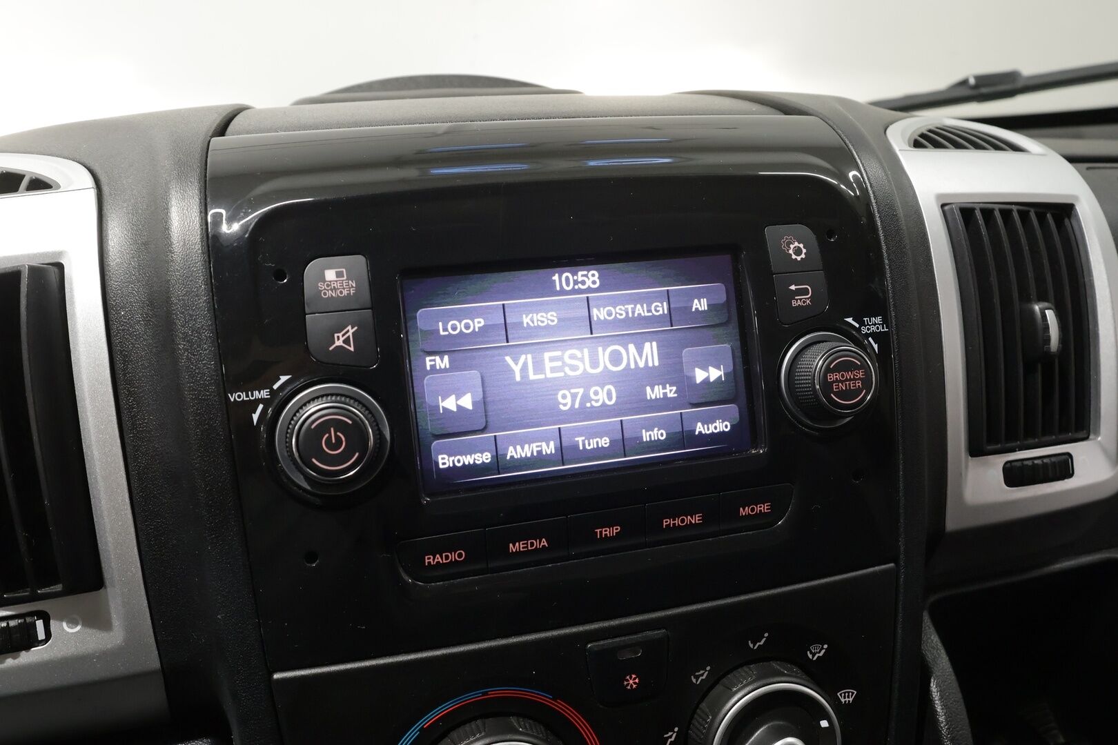 Citroen Jumper 2020 BlueHDi 140 35 L3H2 * Webasto / Vakkari / ALV / LED-lisävalo / Koukku / 2xRenkaat / Bluetooth * - Suomi-auto