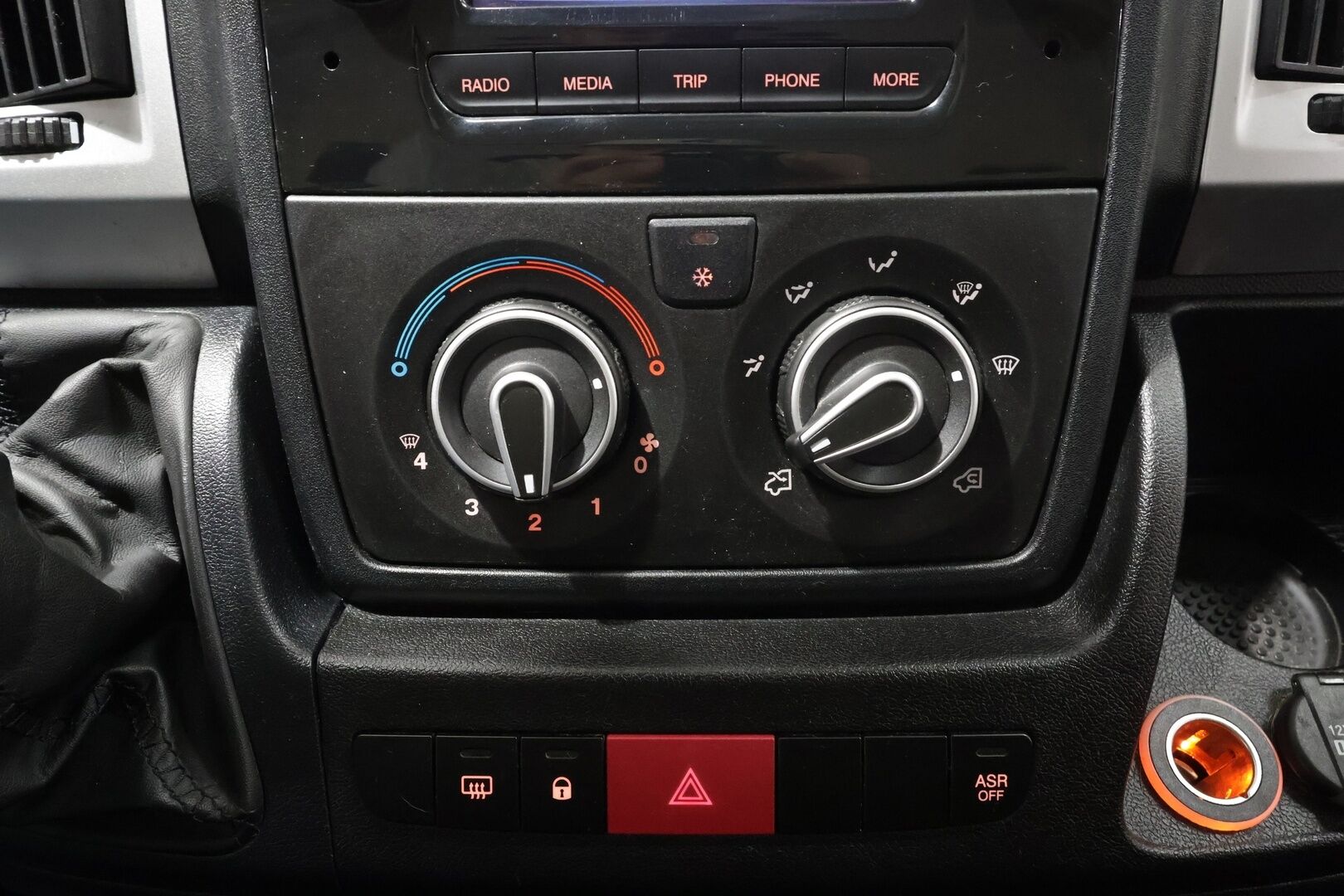 Citroen Jumper 2020 BlueHDi 140 35 L3H2 * Webasto / Vakkari / ALV / LED-lisävalo / Koukku / 2xRenkaat / Bluetooth * - Suomi-auto