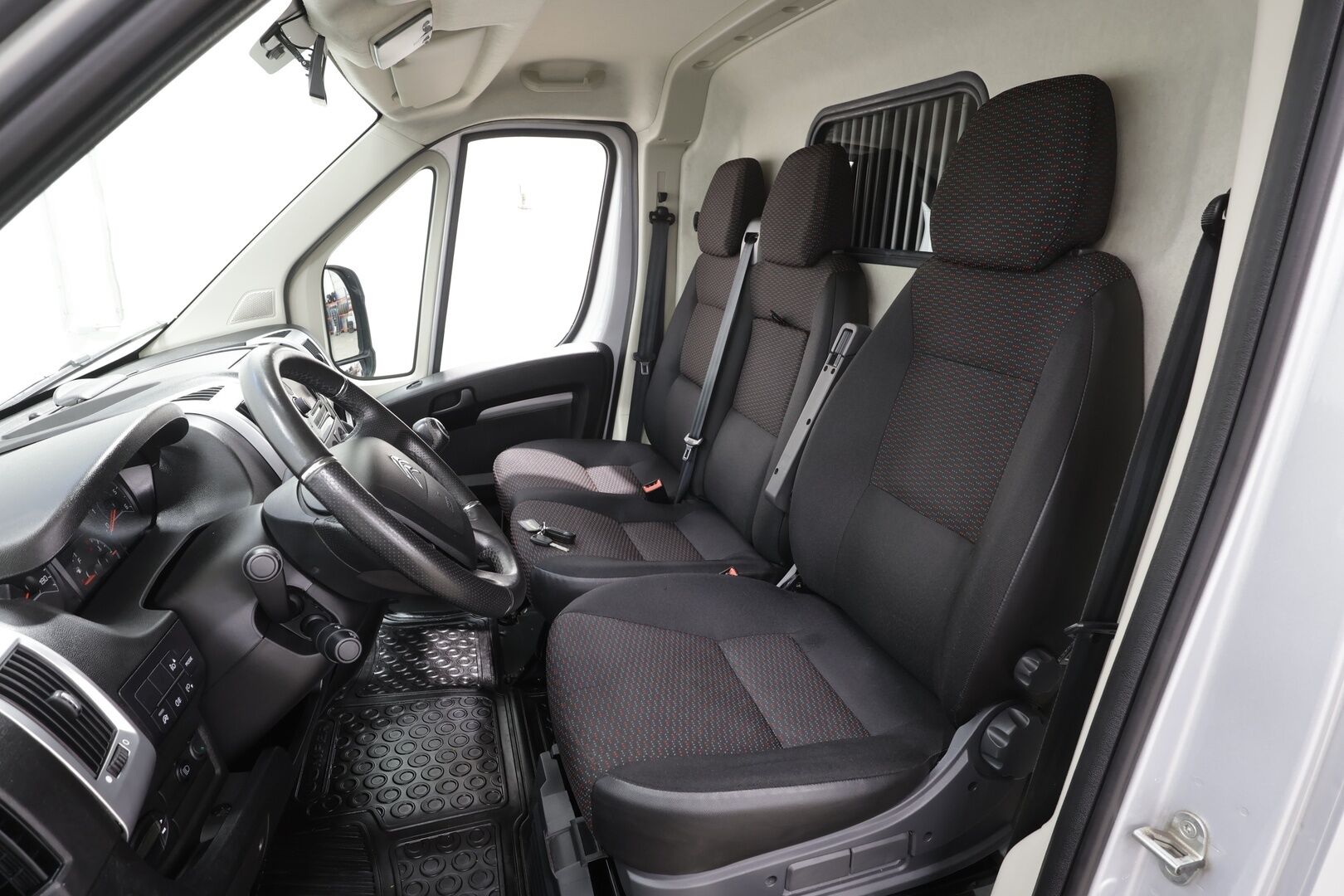 Citroen Jumper 2020 BlueHDi 140 35 L3H2 * Webasto / Vakkari / ALV / LED-lisävalo / Koukku / 2xRenkaat / Bluetooth * - Suomi-auto