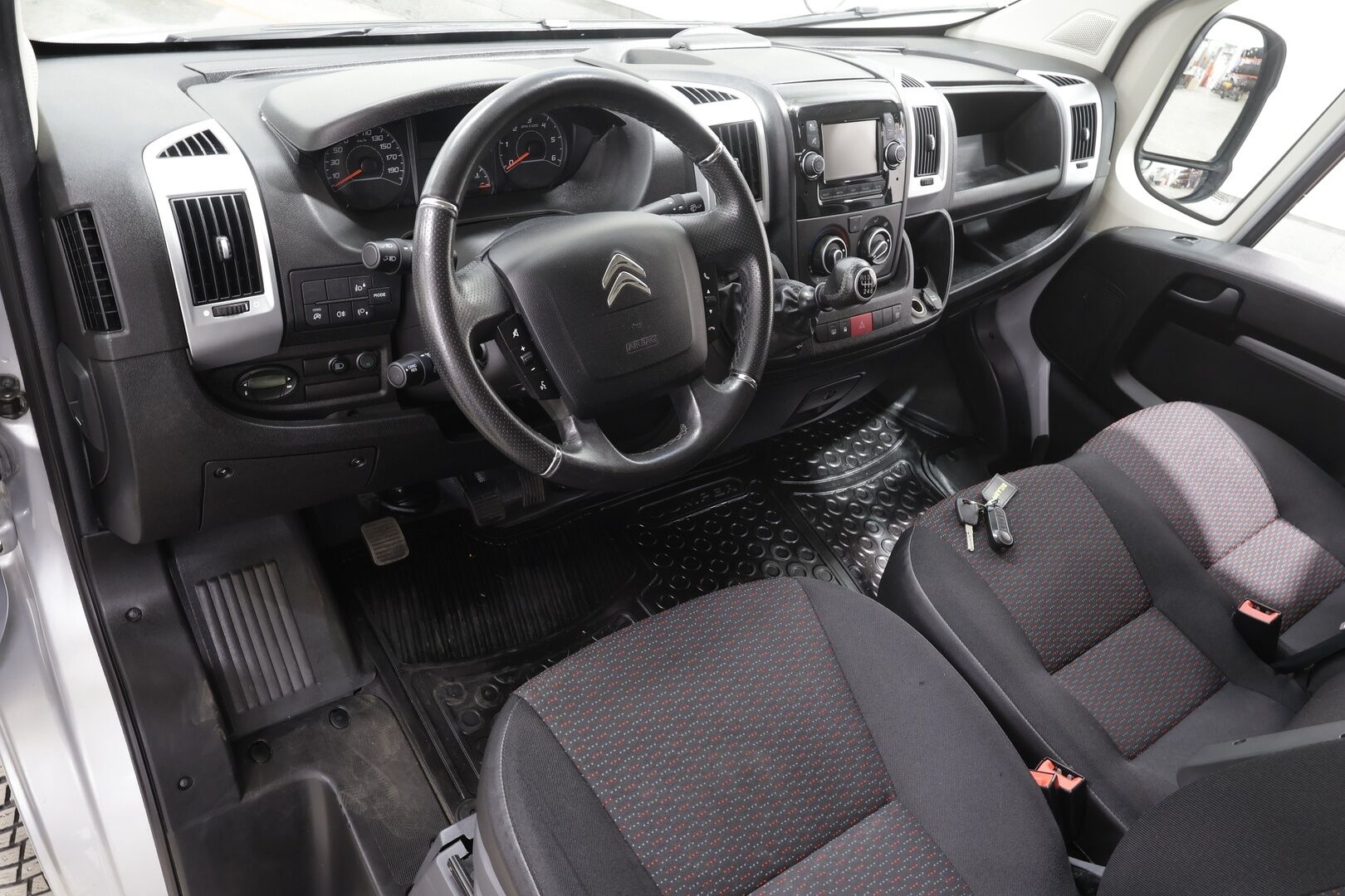 Citroen Jumper 2020 BlueHDi 140 35 L3H2 * Webasto / Vakkari / ALV / LED-lisävalo / Koukku / 2xRenkaat / Bluetooth * - Suomi-auto