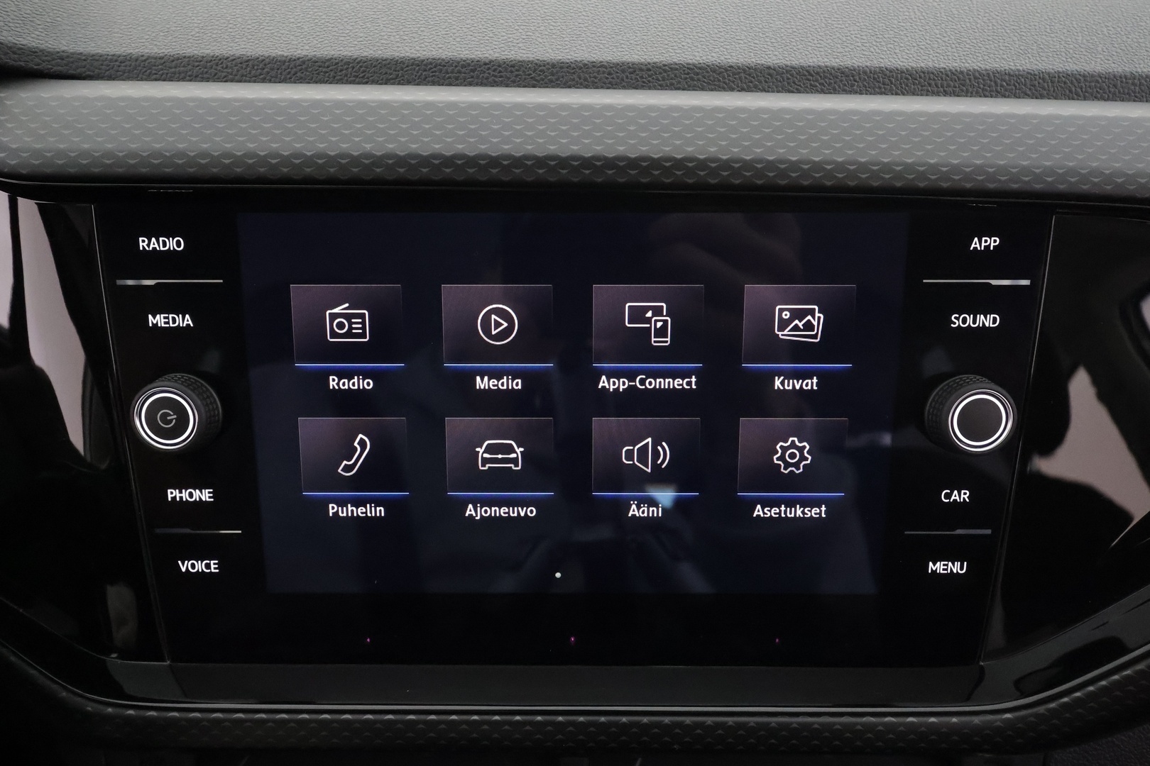 Volkswagen T-Cross 2020 Style 1,0 TSI 85 kW (115 hv) DSG * ACC / LED / Apple & Android / 1.Om Suomi-auto * - Kahdet renkaat