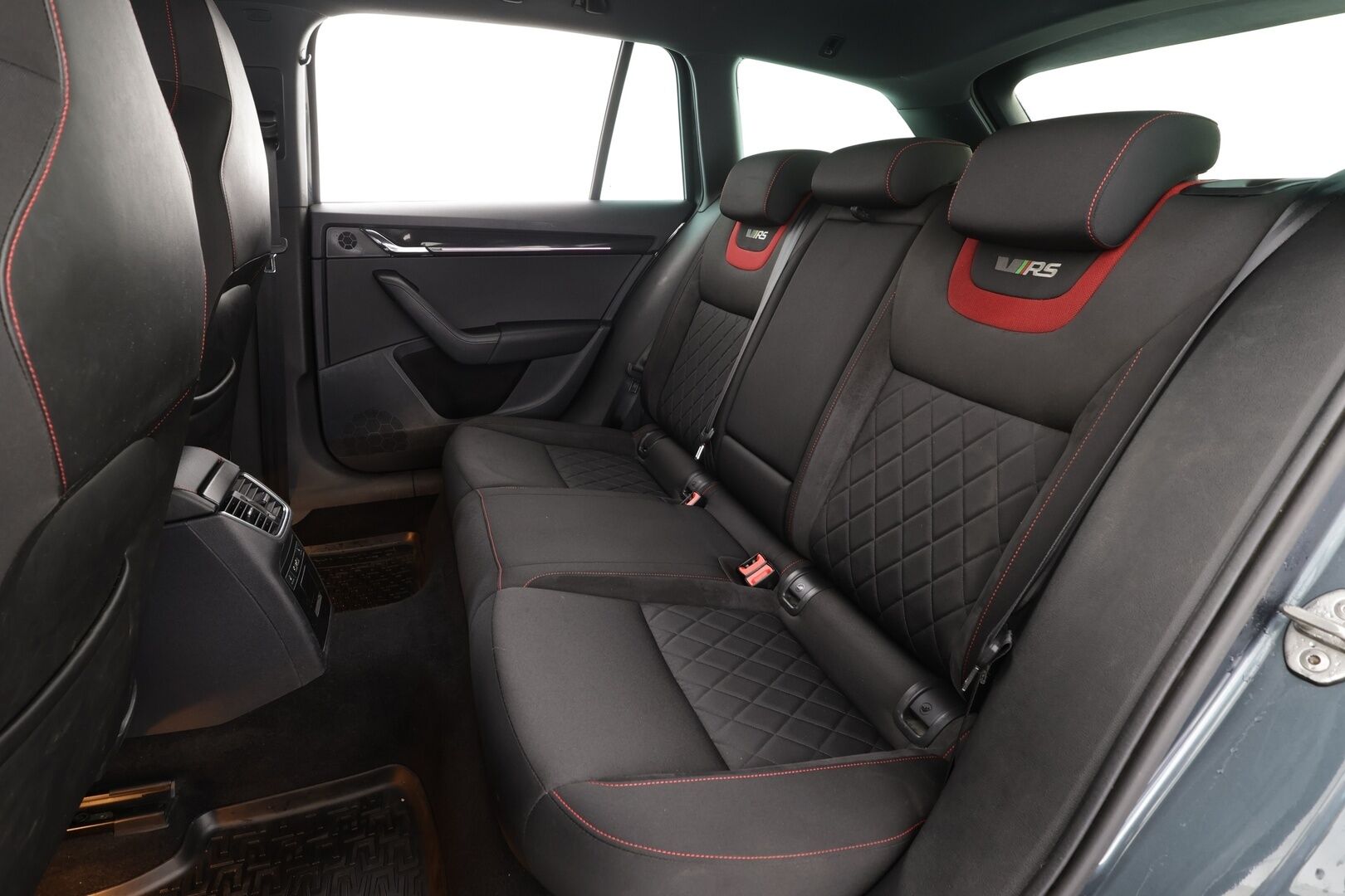 Skoda Octavia 2020 Combi 2,0 TSI RS BusinessLine DSG * ACC / Webasto / Muistipenkki / P.kamera / koukku/ LED  / Keyless / Navi* - 1.Om Suomi auto / Kahdet Renkaat - HULLUT JOULUT KORKOTARJOUS 2,49% 