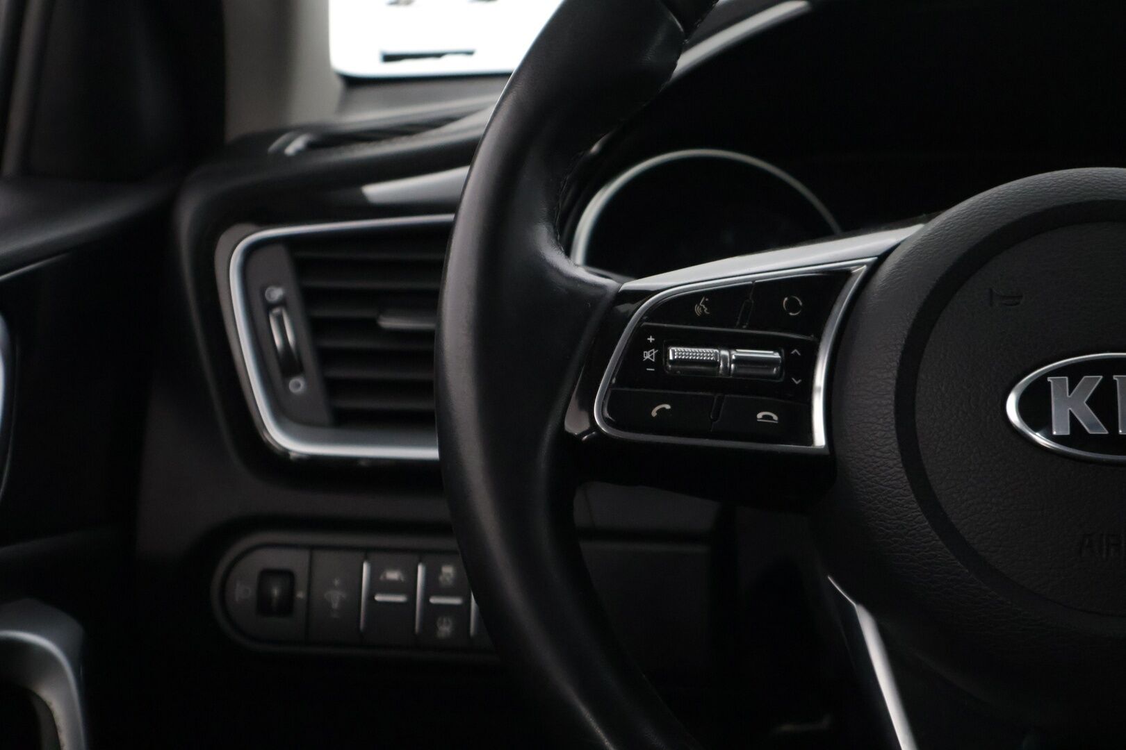 Kia XCEED 2020 1,4 T-GDI ISG 140hv LX DCT AT * P-kamera / Vakkari / Kaistavahti / AppleCarPlay / LED-valot * - 1 om. Suomi-auto / Kahdet renkaat Kian alumiinivanteilla!