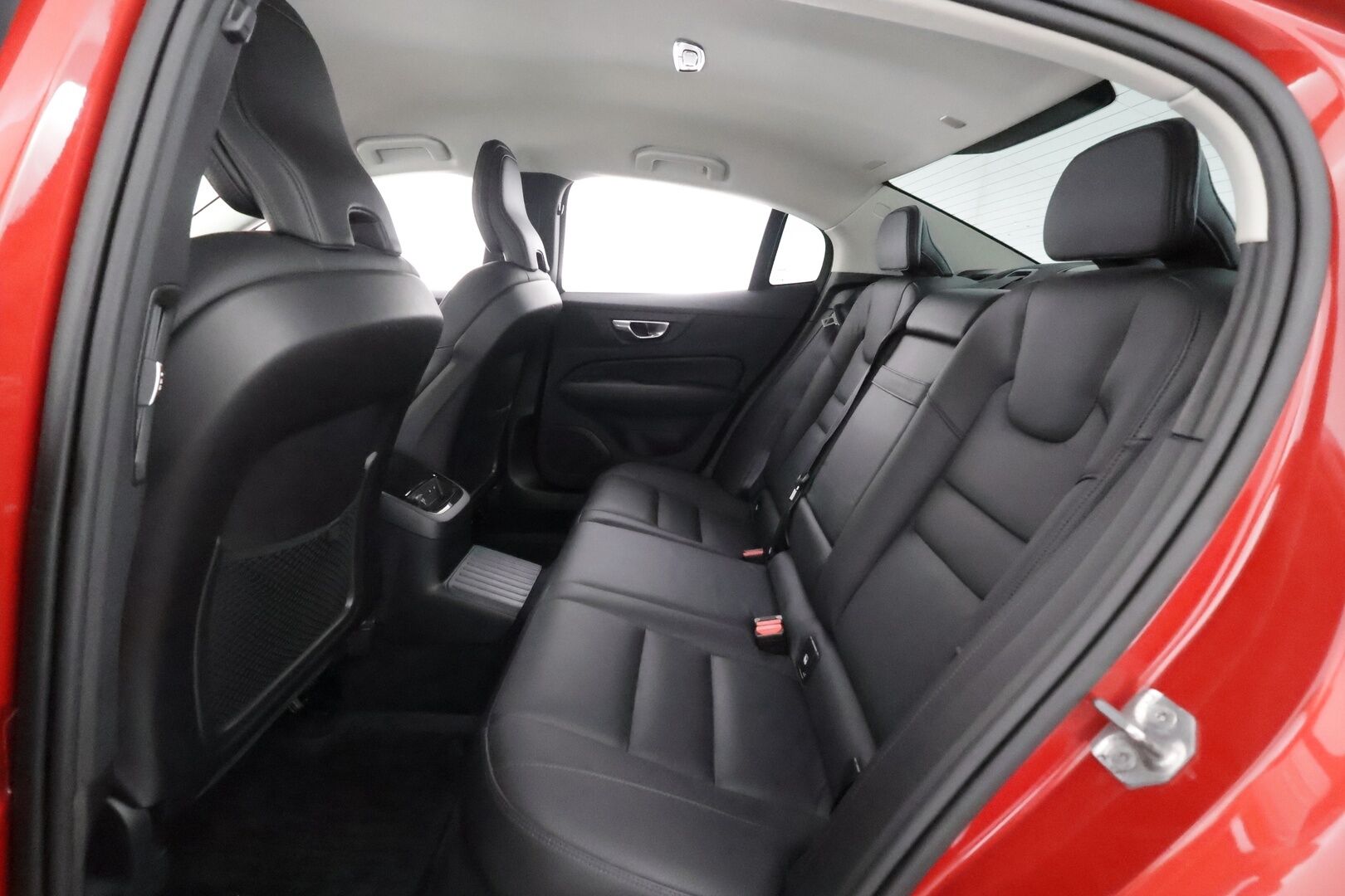 Volvo S60 2020 T8 TwE AWD Business Inscription aut - | ACC | Koukku | Webasto | H/K | 360-Kamera | Muistipenkki | Sporttinahat | Ratinlämmitys | Keyless | Apple&Android | Suomi-auto | Kahdet Renkaat | Merkkihuollettu |