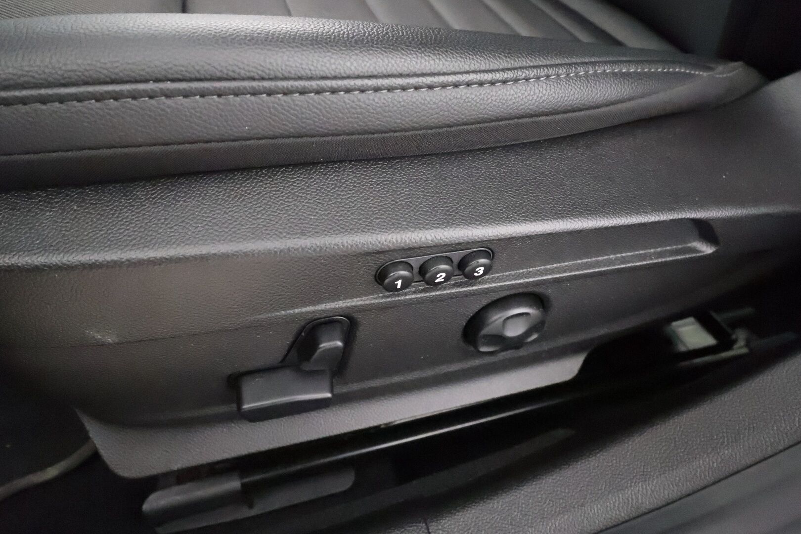 Alfa Romeo Giulia 2020 2,0 Bensiini 200hp AT8 Super 001 - Suomi-auto | P.tutkat | Lohko+Sisä | Puolinahat | Muistipenkki | Keyless | Vakkari | Kaistavahti | 2x renkaat | Merkkihuollettu