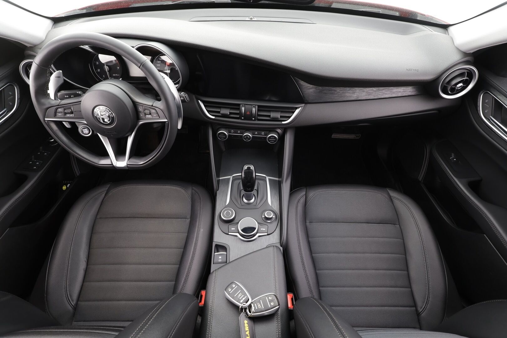Alfa Romeo Giulia 2020 2,0 Bensiini 200hp AT8 Super 001 - Suomi-auto | P.tutkat | Lohko+Sisä | Puolinahat | Muistipenkki | Keyless | Vakkari | Kaistavahti | 2x renkaat | Merkkihuollettu