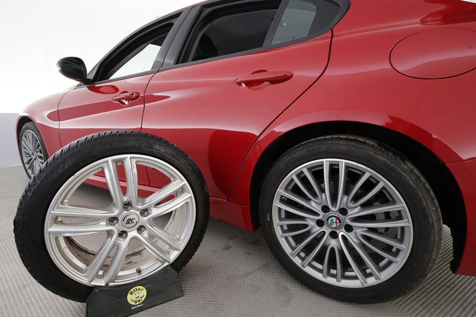 Alfa Romeo Giulia 2020 2,0 Bensiini 200hp AT8 Super 001 - Suomi-auto | P.tutkat | Lohko+Sisä | Puolinahat | Muistipenkki | Keyless | Vakkari | Kaistavahti | 2x renkaat | Merkkihuollettu
