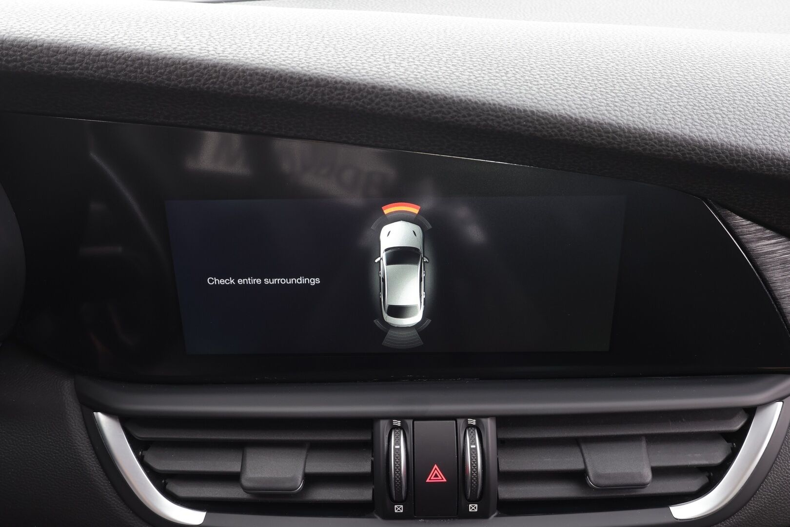 Alfa Romeo Giulia 2020 2,0 Bensiini 200hp AT8 Super 001 - Suomi-auto | P.tutkat | Lohko+Sisä | Puolinahat | Muistipenkki | Keyless | Vakkari | Kaistavahti | 2x renkaat | Merkkihuollettu