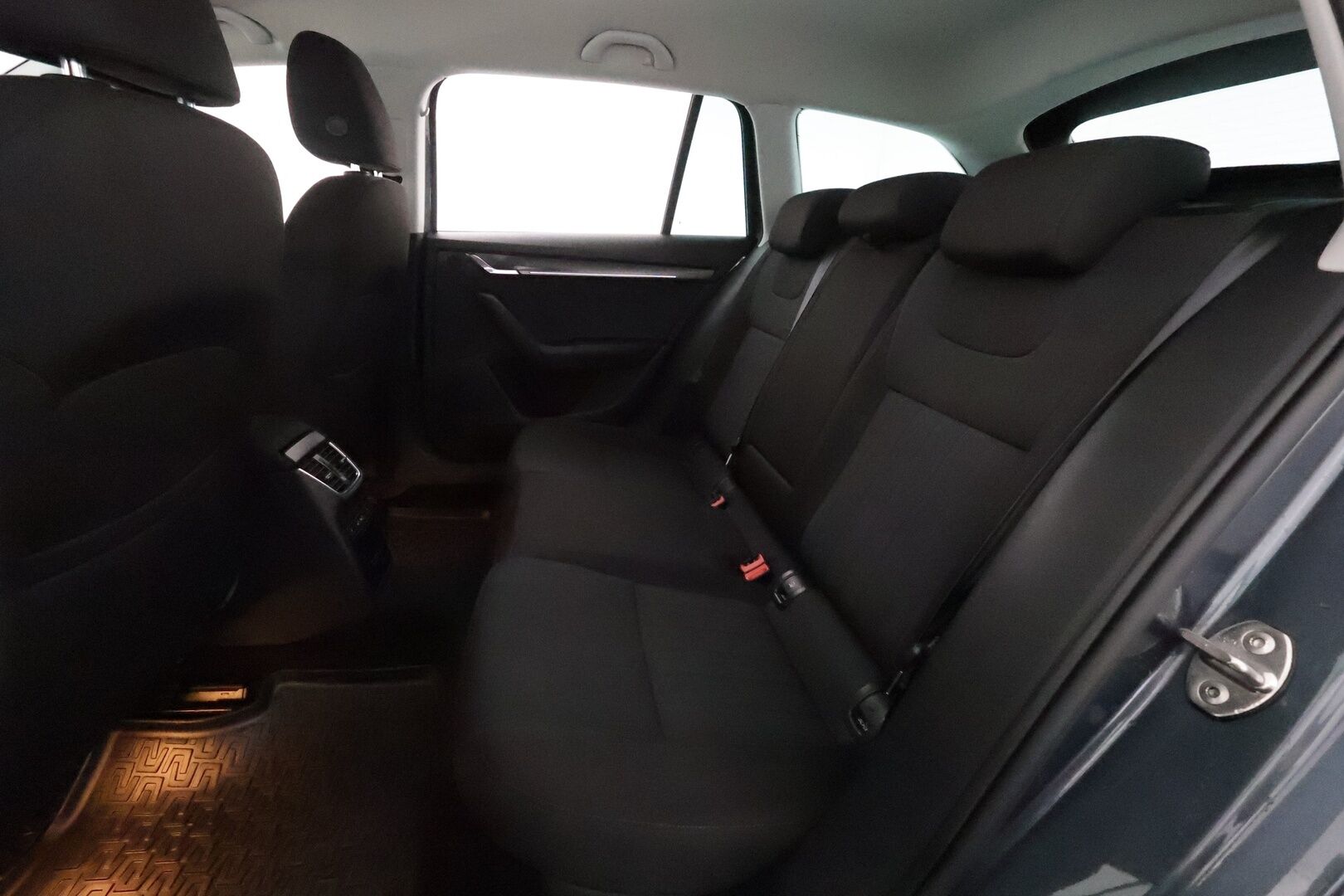 Skoda Octavia 2020 Combi 1,5 TSI Style BusinessLine DSG *ACC / Webasto / LED / Navi / KeylessGo / P.kamera* - Suomi-auto 