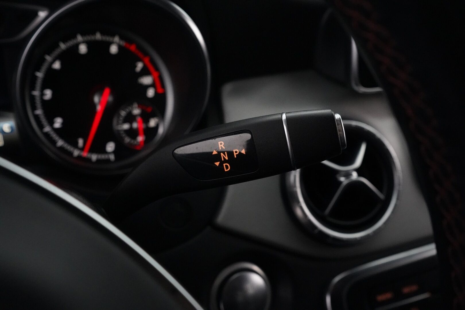 Mercedes-Benz CLA 2016 200 A Shooting Brake Business AMG - Webasto | Premium audio | Kamera | Nahka-alcantara | LED High Performance | Juuri huollettu | Kahdet renkaat alumiinivantein | Särmät huollot
