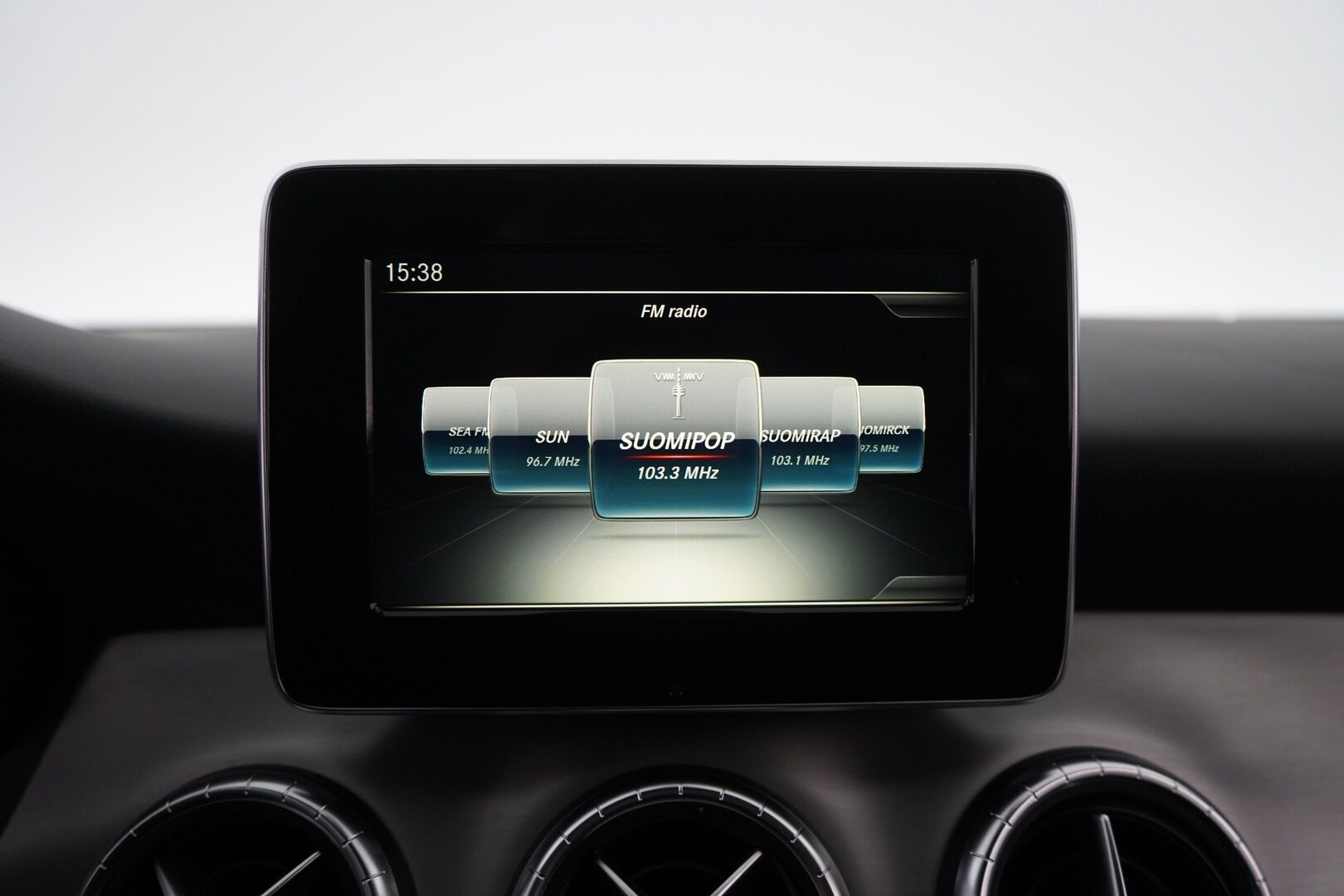 Mercedes-Benz CLA 2016 200 A Shooting Brake Business AMG - Webasto | Premium audio | Kamera | Nahka-alcantara | LED High Performance | Juuri huollettu | Kahdet renkaat alumiinivantein | Särmät huollot