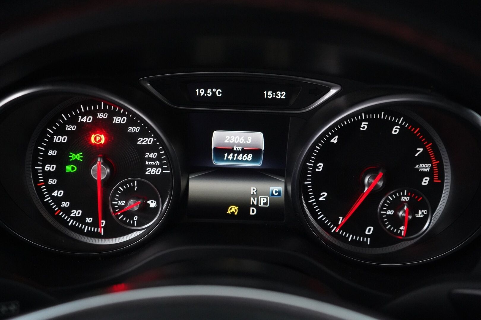 Mercedes-Benz CLA 2016 200 A Shooting Brake Business AMG - Webasto | Premium audio | Kamera | Nahka-alcantara | LED High Performance | Juuri huollettu | Kahdet renkaat alumiinivantein | Särmät huollot