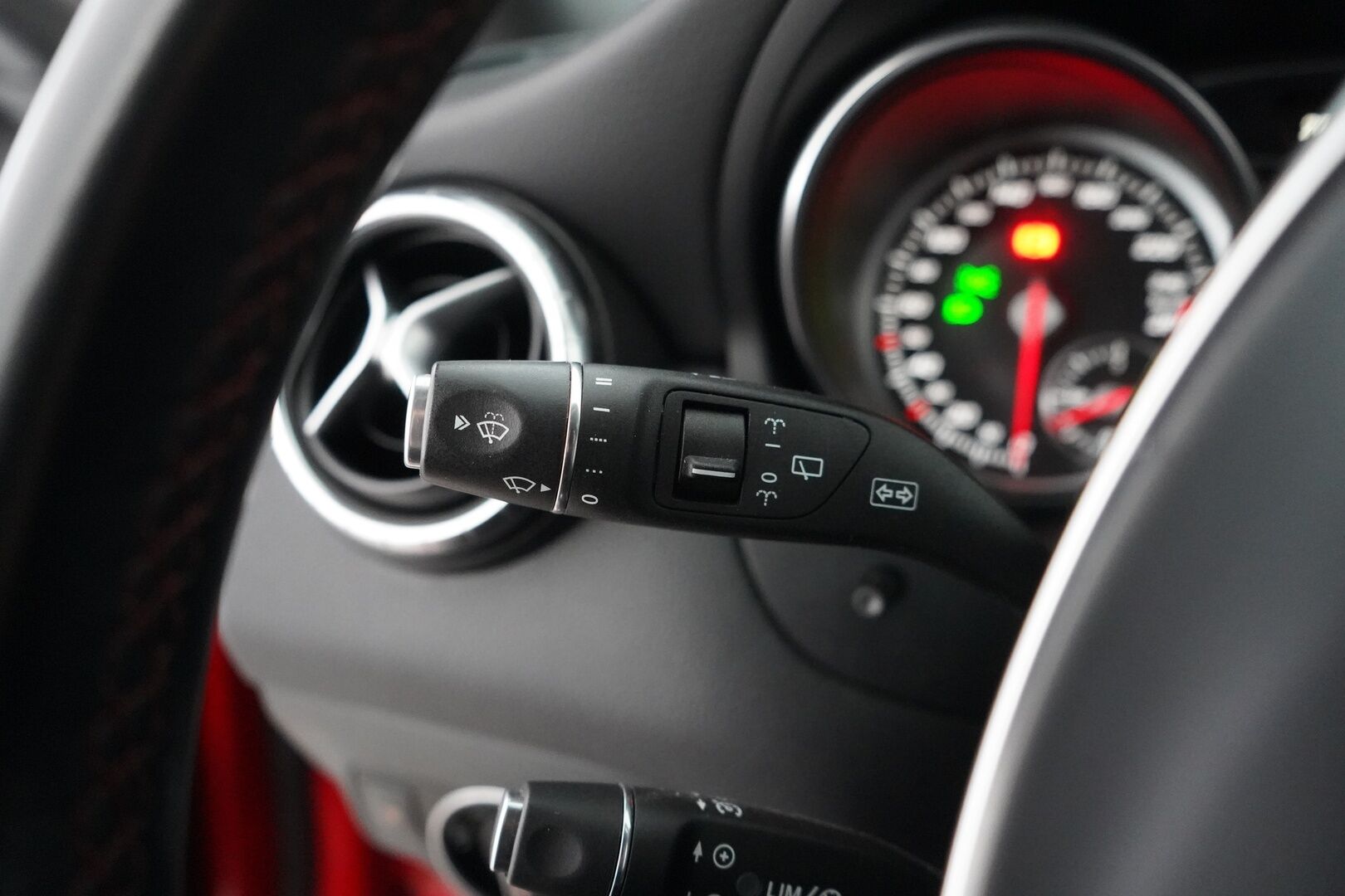 Mercedes-Benz CLA 2016 200 A Shooting Brake Business AMG - Webasto | Premium audio | Kamera | Nahka-alcantara | LED High Performance | Juuri huollettu | Kahdet renkaat alumiinivantein | Särmät huollot