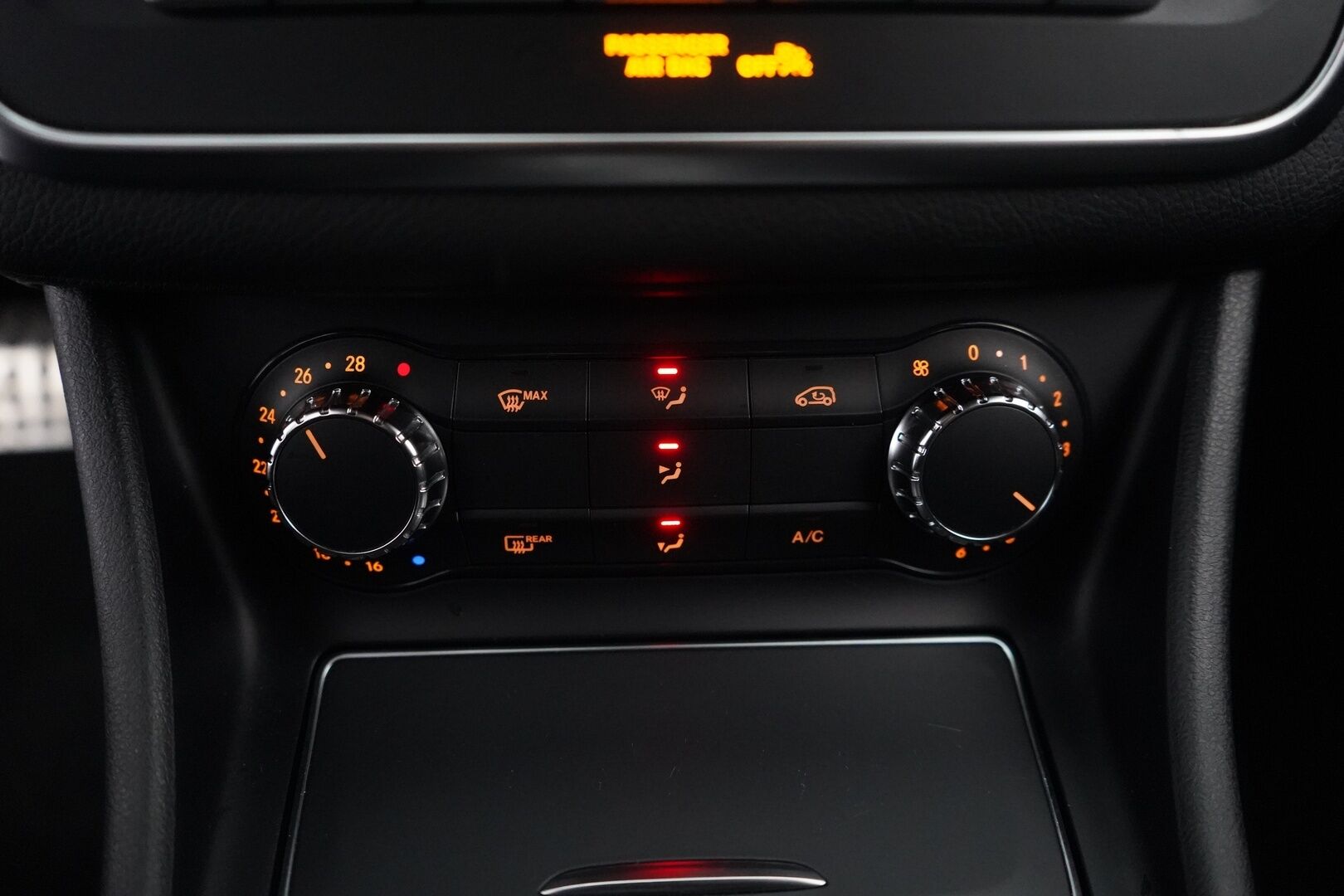 Mercedes-Benz CLA 2016 200 A Shooting Brake Business AMG - Webasto | Premium audio | Kamera | Nahka-alcantara | LED High Performance | Juuri huollettu | Kahdet renkaat alumiinivantein | Särmät huollot