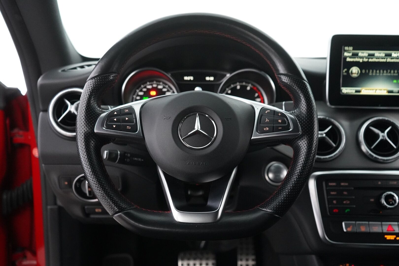 Mercedes-Benz CLA 2016 200 A Shooting Brake Business AMG - Webasto | Premium audio | Kamera | Nahka-alcantara | LED High Performance | Juuri huollettu | Kahdet renkaat alumiinivantein | Särmät huollot