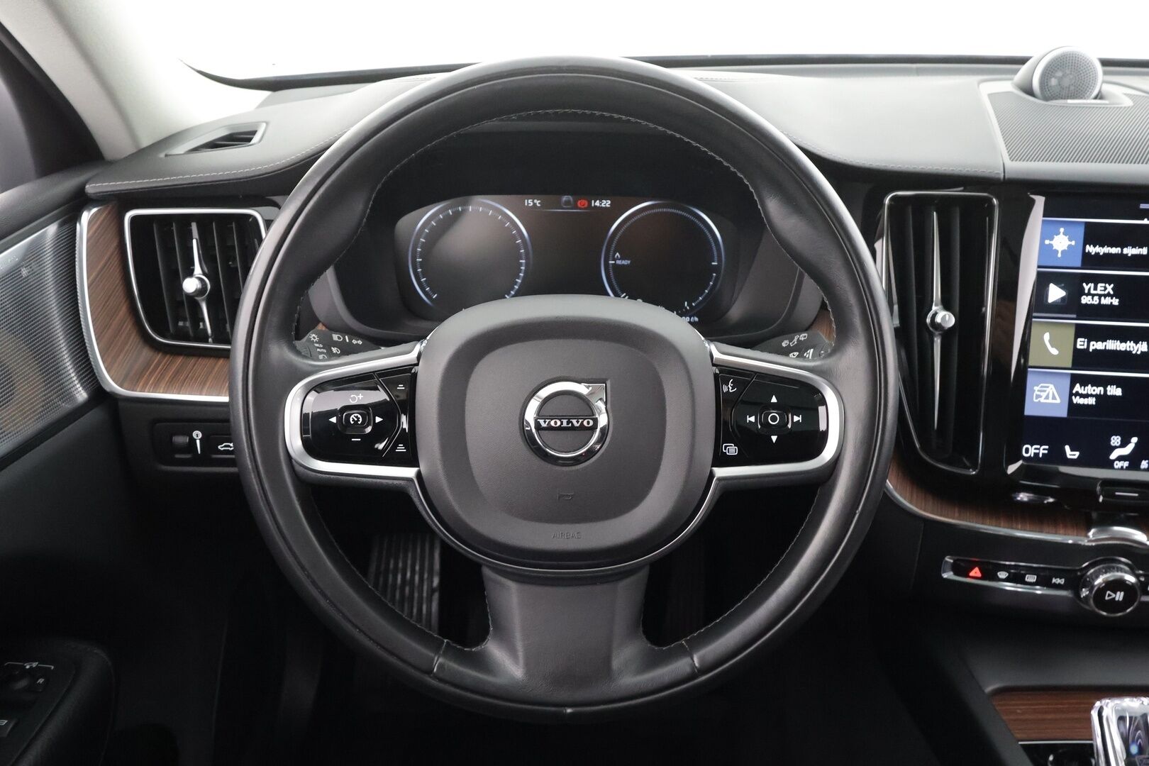Volvo XC60 2020 T8 TwE AWD Inscription aut * ACC / Panorama / P.kamera / Muistipenkki / Full LED / Koukku / Webasto / B&W / BLIS * - Suomi-auto / Kahdet renkaat aluvanteilla / Merkkihuollettu