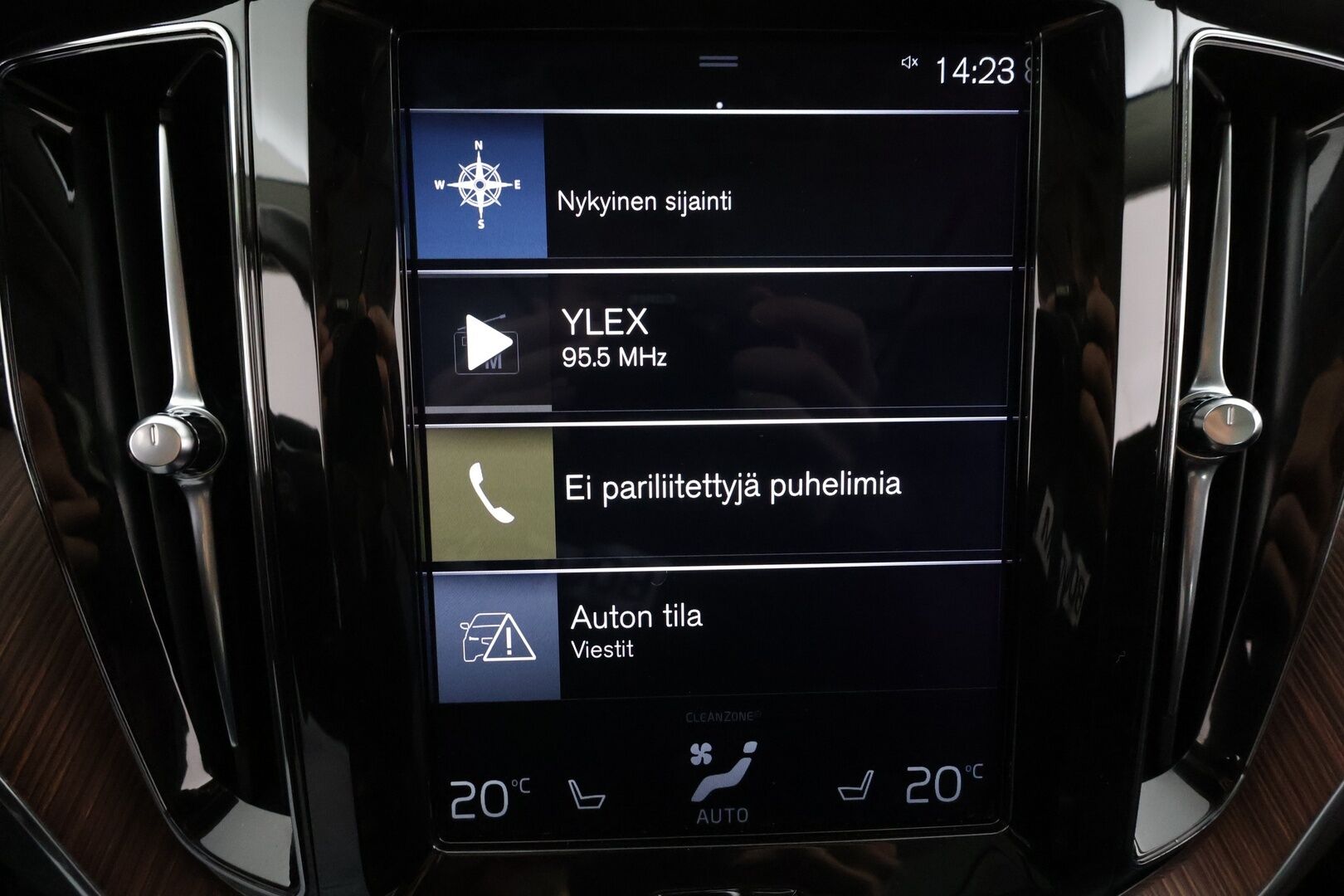 Volvo XC60 2020 T8 TwE AWD Inscription aut * ACC / Panorama / P.kamera / Muistipenkki / Full LED / Koukku / Webasto / B&W / BLIS * - Suomi-auto / Kahdet renkaat aluvanteilla / Merkkihuollettu
