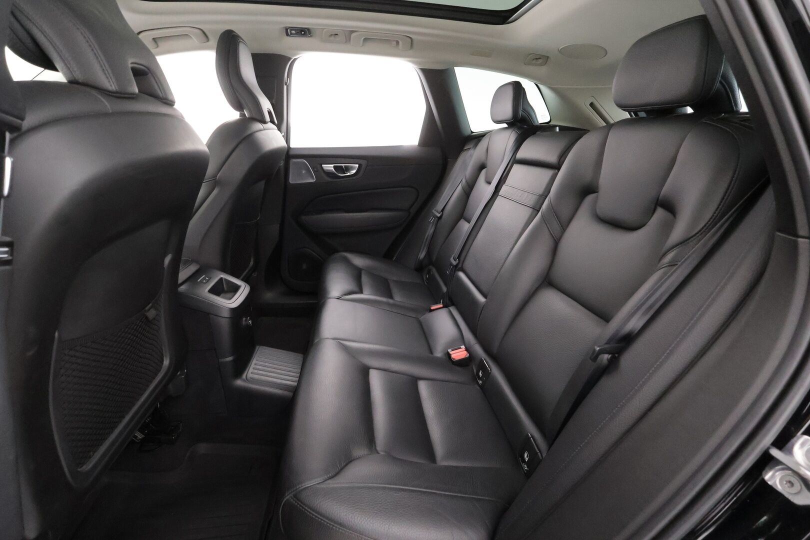 Volvo XC60 2020 T8 TwE AWD Inscription aut * ACC / Panorama / P.kamera / Muistipenkki / Full LED / Koukku / Webasto / B&W / BLIS * - Suomi-auto / Kahdet renkaat aluvanteilla / Merkkihuollettu