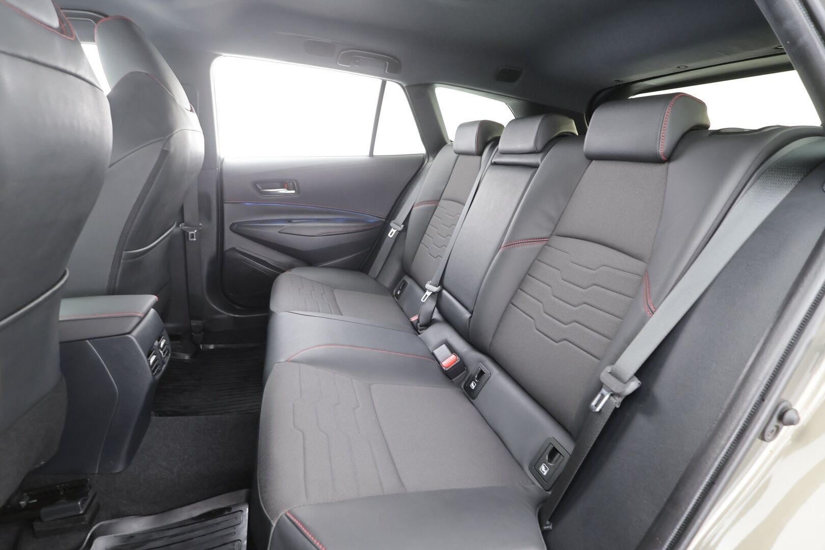 Toyota Corolla 2020 Touring Sports 1,8 Hybrid Style -  | ACC | Kaistavahti | Lohko+Sisä | P.Kamera | Sporttipenkit | Navi | LED | Ratinlämmitin | Keyless | Sähköluukku | Suomi-auto | Kahdet renkaat aluvanteilla | Merkkihuollettu | 
