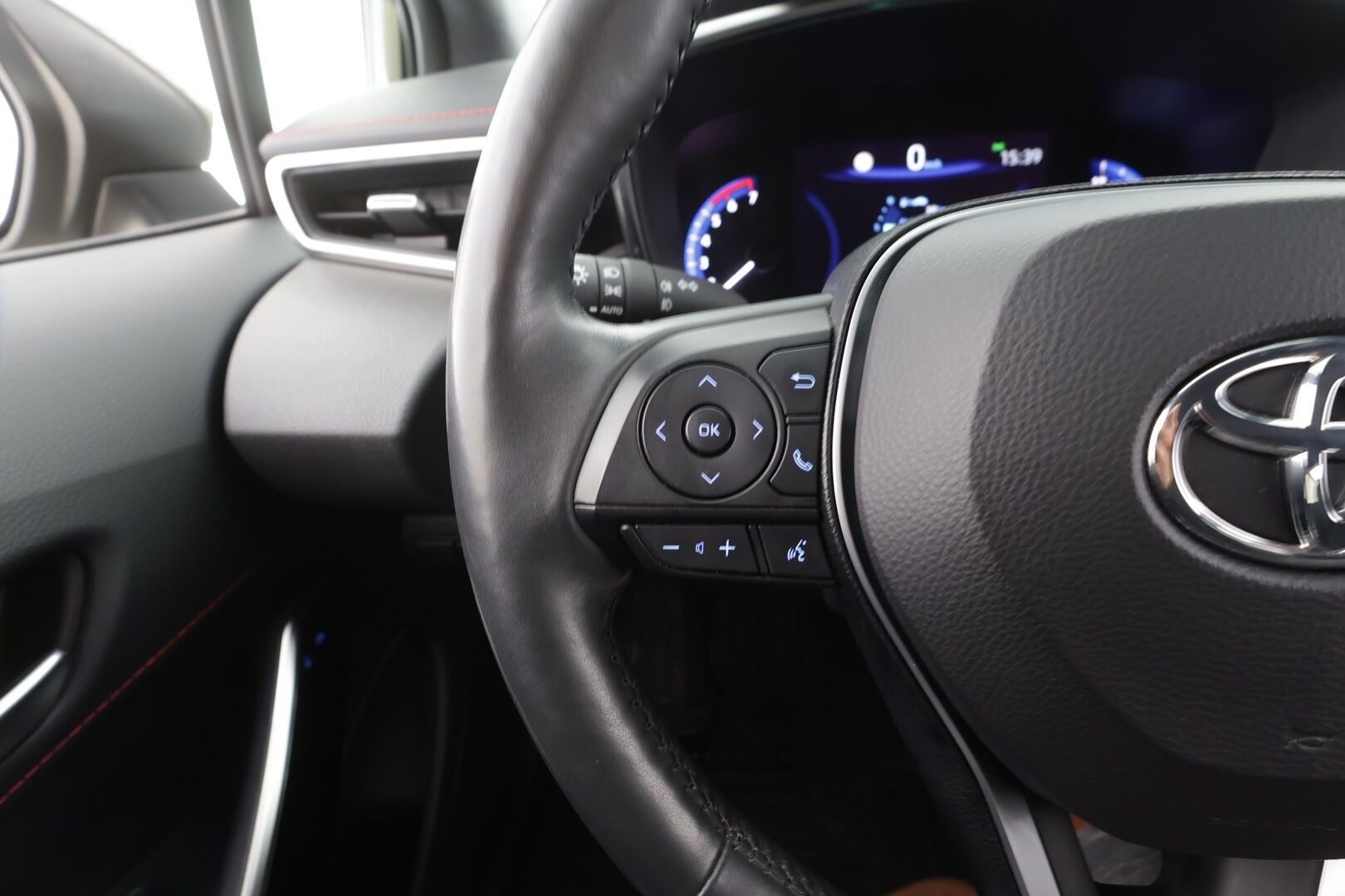 Toyota Corolla 2020 Touring Sports 1,8 Hybrid Style -  | ACC | Kaistavahti | Lohko+Sisä | P.Kamera | Sporttipenkit | Navi | LED | Ratinlämmitin | Keyless | Sähköluukku | Suomi-auto | Kahdet renkaat aluvanteilla | Merkkihuollettu | 