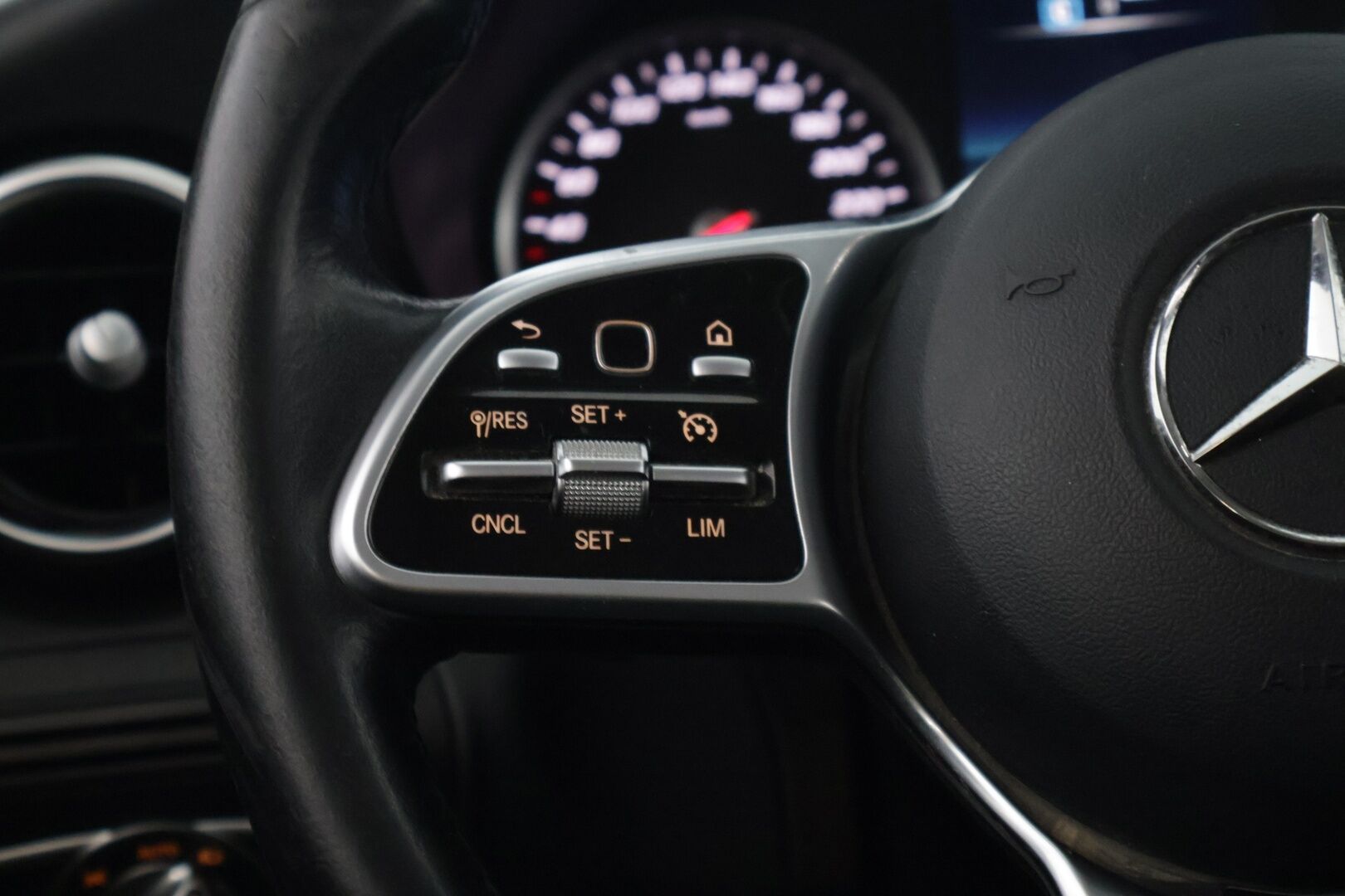 Mercedes-Benz GLC 2019 200 d 4MATIC A Business * LED / Sähkökontti / Urheiluisuimet / Sähköinen vetokoukku / Peruutuskamera * - 3,99 % KORKOTARJOUS TÄHÄN AUTOON - FACELIFT / Todella hyvä huoltohistoria / Renkaat ok / Siisti maalipinta*
