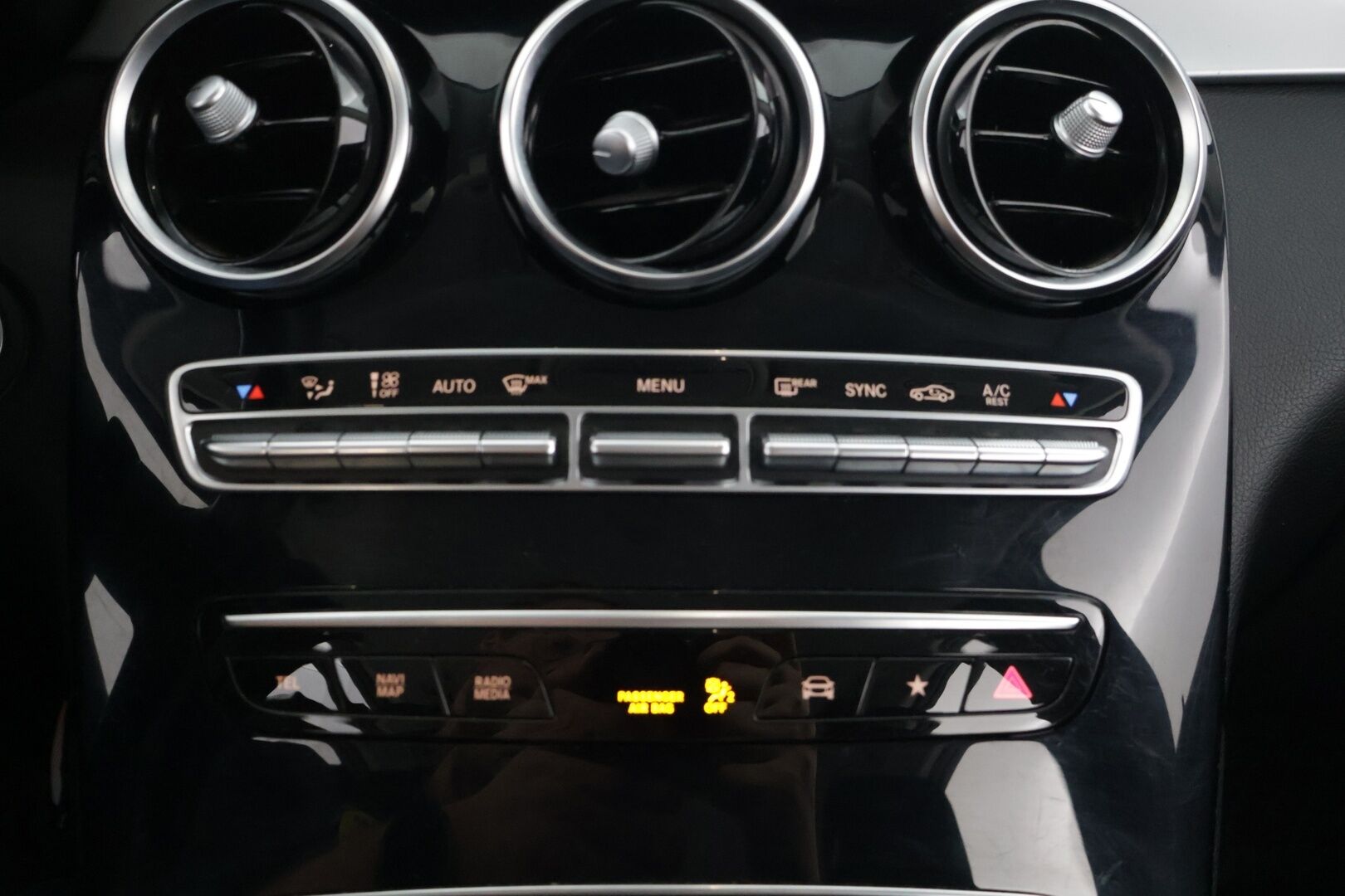 Mercedes-Benz GLC 2019 200 d 4MATIC A Business * LED / Sähkökontti / Urheiluisuimet / Sähköinen vetokoukku / Peruutuskamera * - 3,99 % KORKOTARJOUS TÄHÄN AUTOON - FACELIFT / Todella hyvä huoltohistoria / Renkaat ok / Siisti maalipinta*