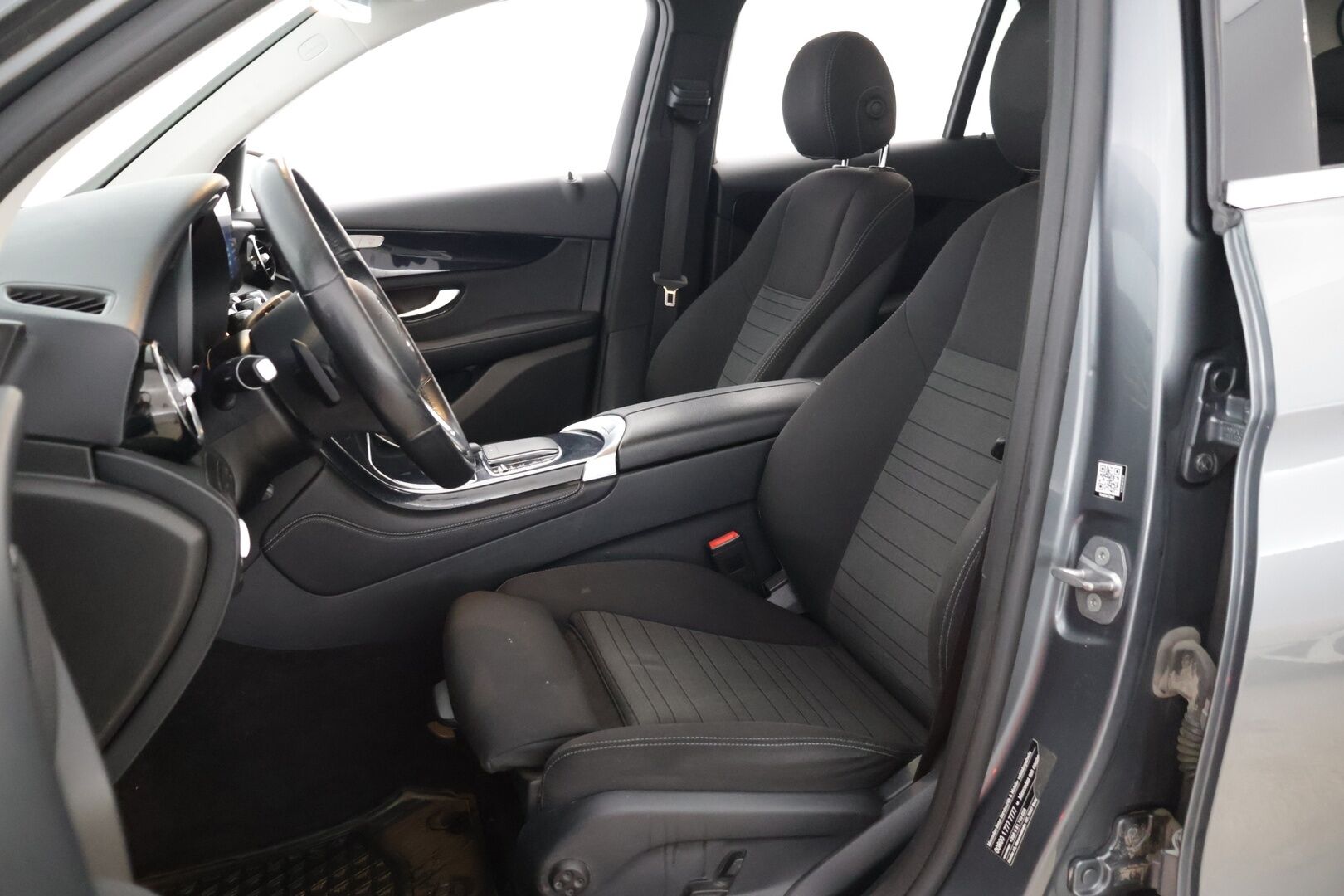 Mercedes-Benz GLC 2019 200 d 4MATIC A Business * LED / Sähkökontti / Urheiluisuimet / Sähköinen vetokoukku / Peruutuskamera * - 3,99 % KORKOTARJOUS TÄHÄN AUTOON - FACELIFT / Todella hyvä huoltohistoria / Renkaat ok / Siisti maalipinta*