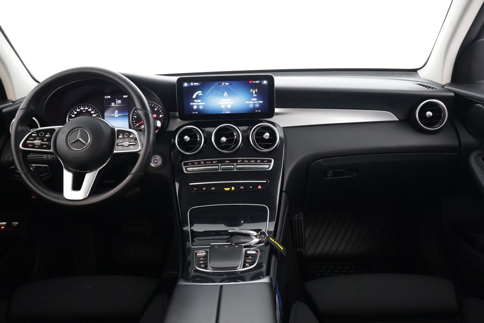Mercedes-Benz GLC 2019 200 d 4MATIC A Business * LED / Sähkökontti / Urheiluisuimet / Sähköinen vetokoukku / Peruutuskamera * - 3,99 % KORKOTARJOUS TÄHÄN AUTOON - FACELIFT / Todella hyvä huoltohistoria / Renkaat ok / Siisti maalipinta*
