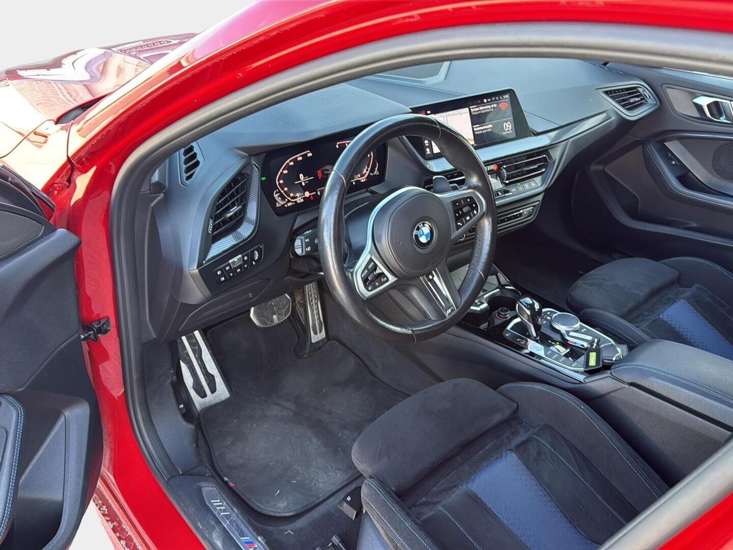 BMW 120 2019 F40 Hatchback 120d xDrive A Business M Sport * Vetokoukku / HiFi / Kangas-Alcantara Sporttipenkit / Professional Navi / LED - Suomiauto / Melbourne Red / Vakkari! - HULLUT AVAJAISHULINAT KORKOTARJOUS 3,29 %