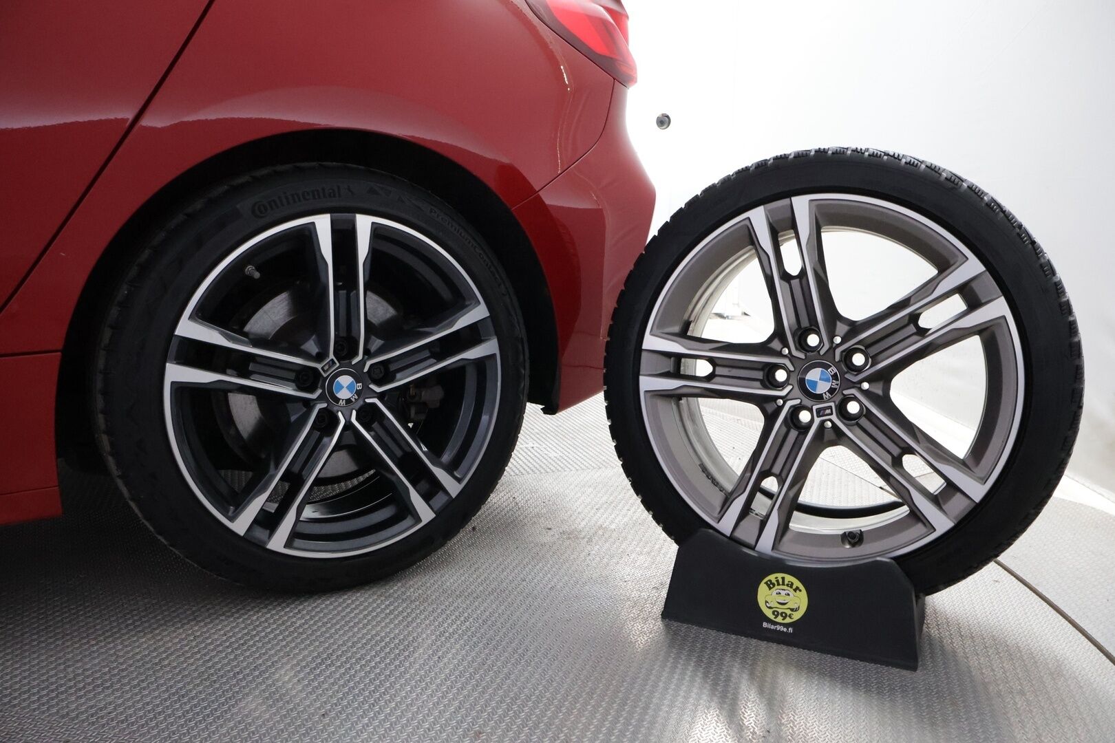 BMW 120 2020 F40 Hatchback 120d xDrive A Business M Sport * Vetokoukku / HiFi / Kangas-Alcantara Sporttipenkit / Professional Navi / LED - Suomiauto / Melbourne Red / Vakkari!