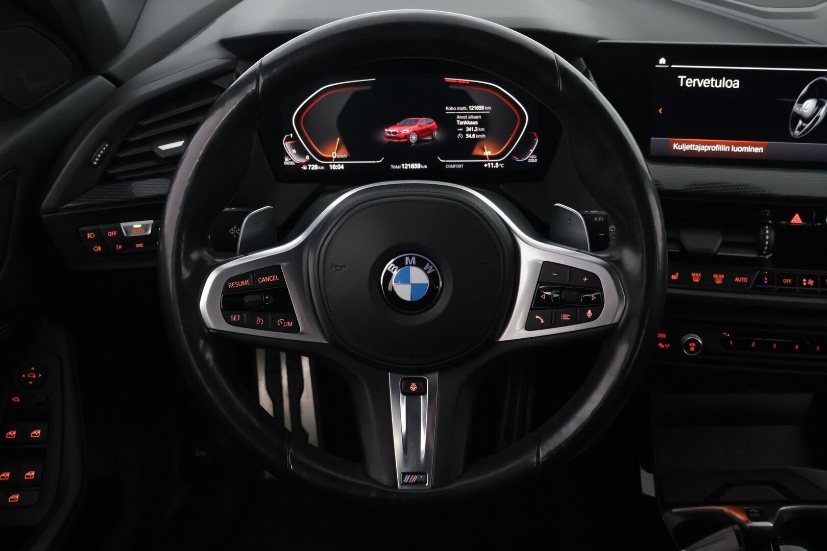 BMW 120 2020 F40 Hatchback 120d xDrive A Business M Sport * Vetokoukku / HiFi / Kangas-Alcantara Sporttipenkit / Professional Navi / LED - Suomiauto / Melbourne Red / Vakkari!