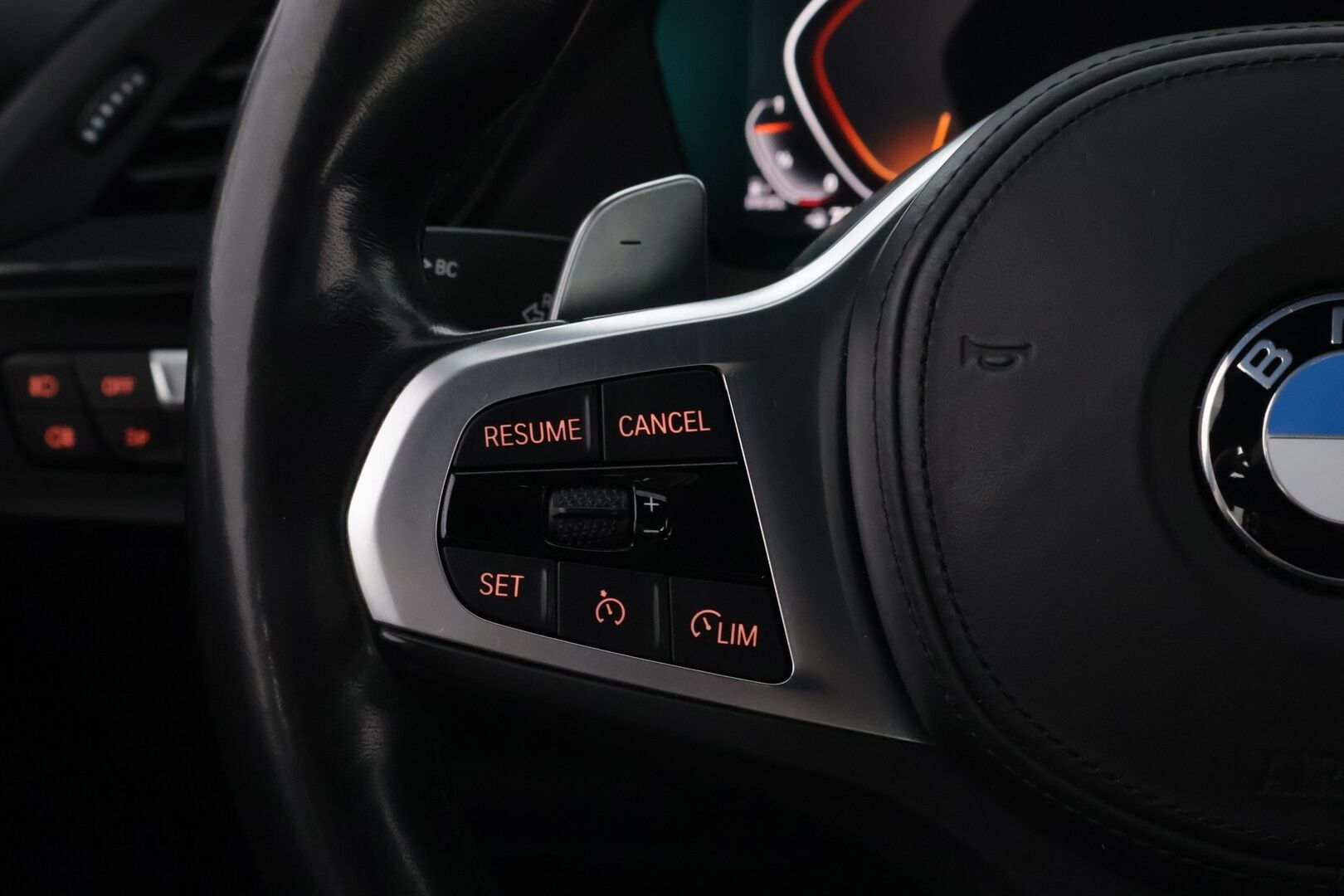 BMW 120 2020 F40 Hatchback 120d xDrive A Business M Sport * Vetokoukku / HiFi / Kangas-Alcantara Sporttipenkit / Professional Navi / LED - Suomiauto / Melbourne Red / Vakkari!