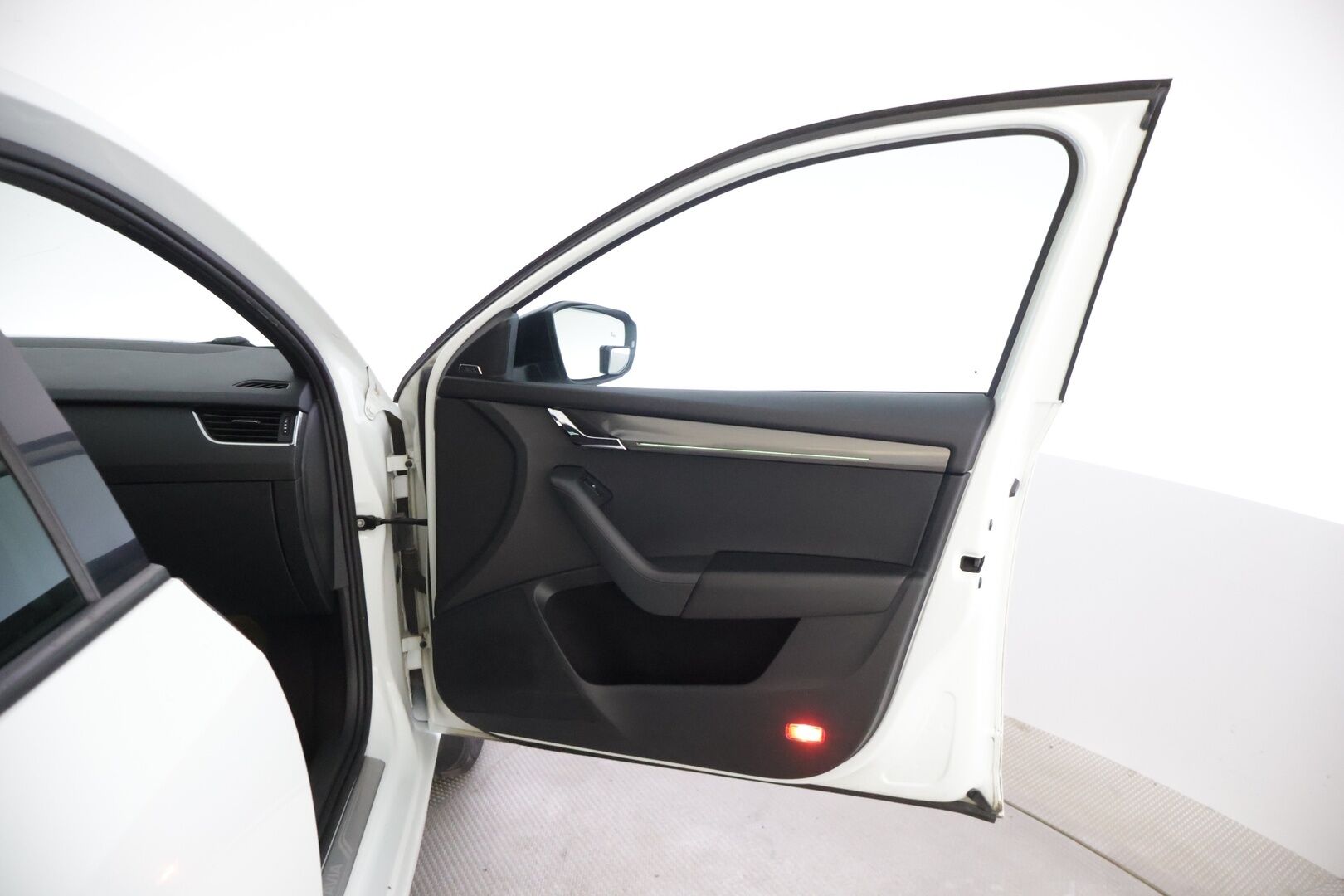 Skoda Octavia 2019 Combi 2,0 TDI 150 Style BusinessLine DSG Autom. - | Suomi-auto | Vetokoukku | Ambient | KeyLess Go | Peruutuskamera  | Blind spot assist | Lane assist |