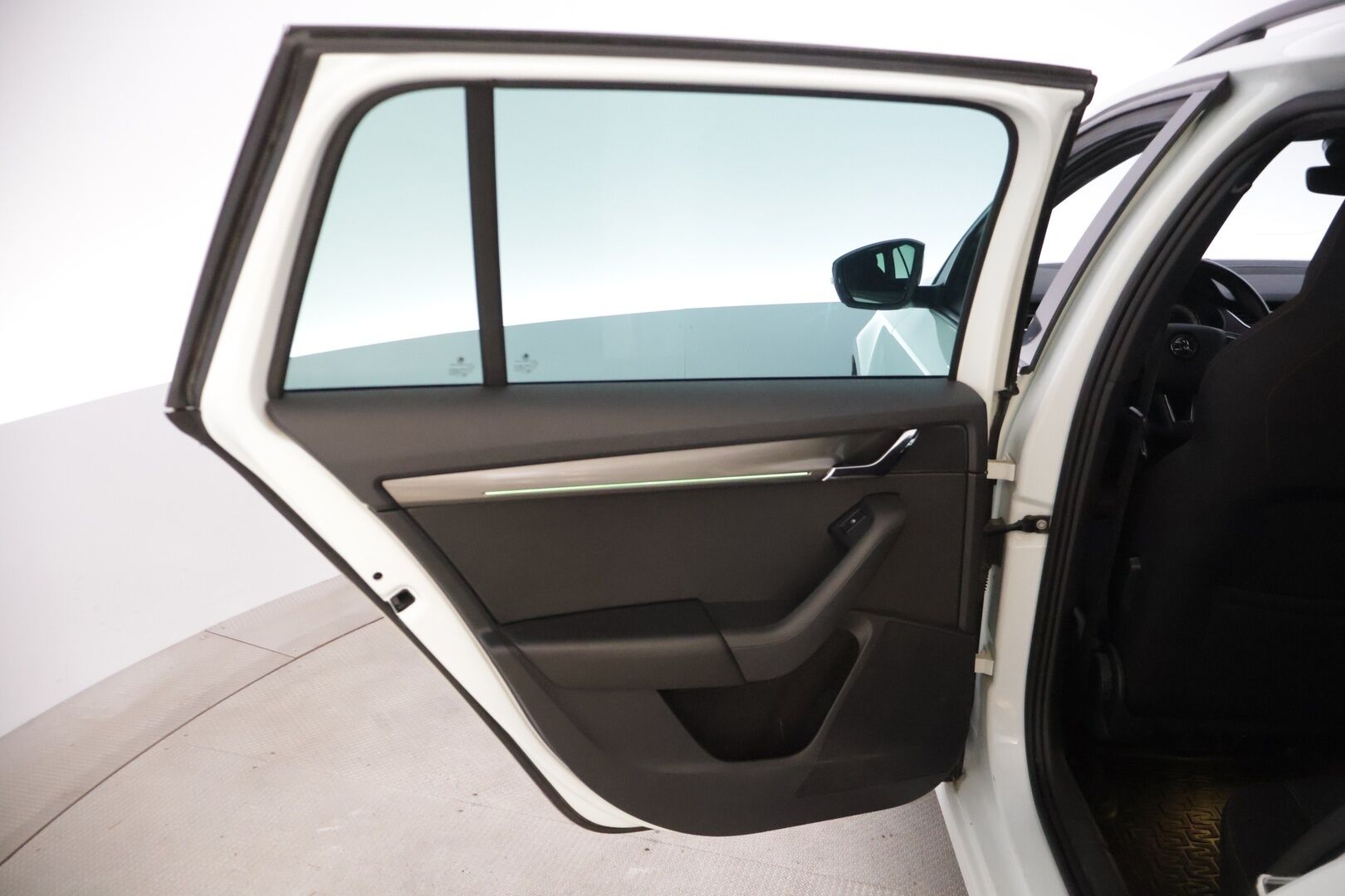 Skoda Octavia 2019 Combi 2,0 TDI 150 Style BusinessLine DSG Autom. - | Suomi-auto | Vetokoukku | Ambient | KeyLess Go | Peruutuskamera  | Blind spot assist | Lane assist |