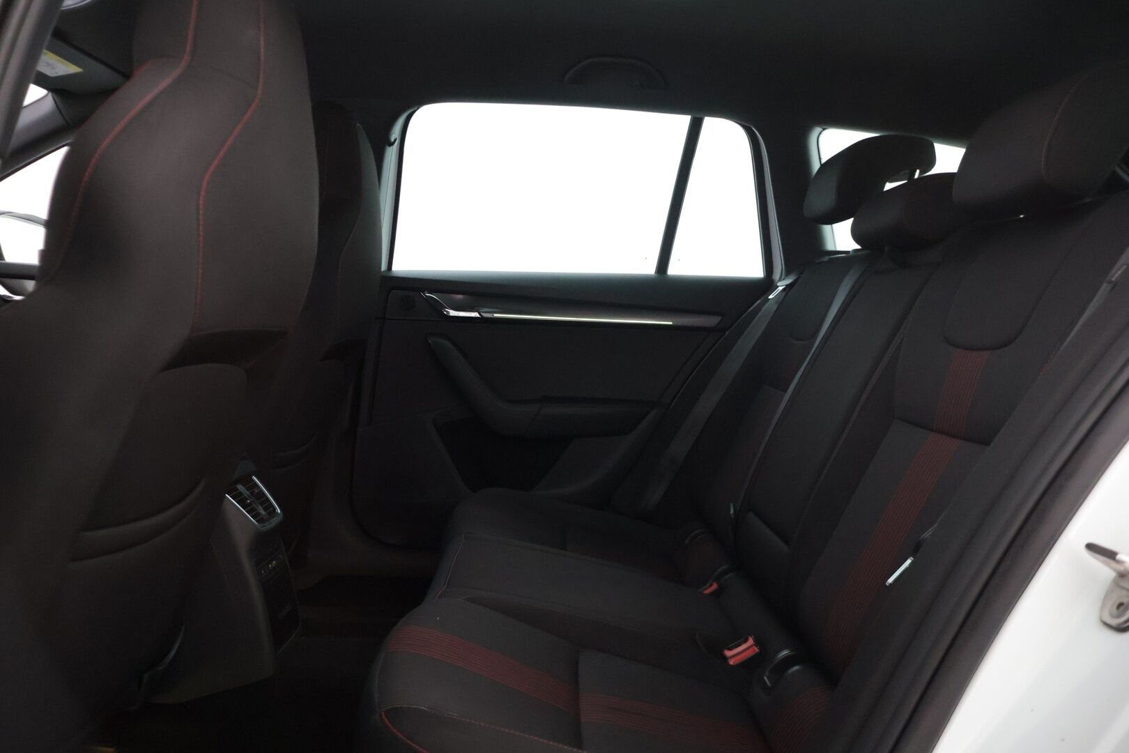 Skoda Octavia 2019 Combi 2,0 TDI 150 Style BusinessLine DSG Autom. - | Suomi-auto | Vetokoukku | Ambient | KeyLess Go | Peruutuskamera  | Blind spot assist | Lane assist |