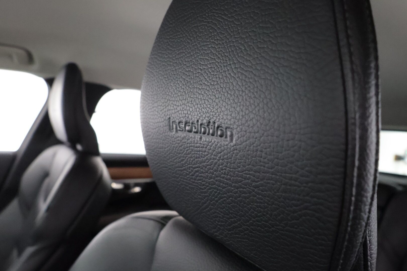Volvo V90 2020 D4 AWD Business Inscription aut - Webasto / HUD / Adapt. Vakkari  / 360° Kamera / Koukku / Sporttipenkki muistilla / KeylessGo / Navi / Apple&android