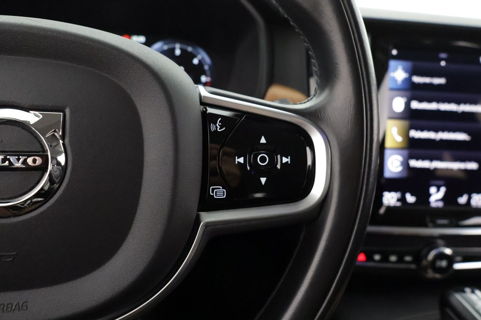 Volvo V90 2020 D4 AWD Business Inscription aut - Webasto / HUD / Adapt. Vakkari  / 360° Kamera / Koukku / Sporttipenkki muistilla / KeylessGo / Navi / Apple&android