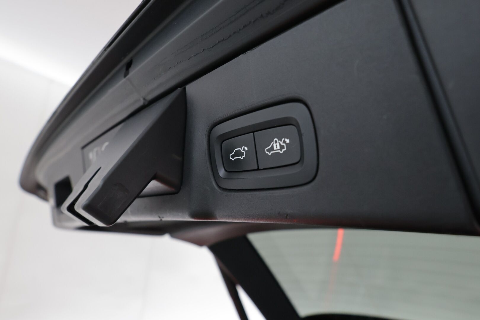 Volvo V90 2020 D4 AWD Business Inscription aut - Webasto / HUD / Adapt. Vakkari  / 360° Kamera / Koukku / Sporttipenkki muistilla / KeylessGo / Navi / Apple&android