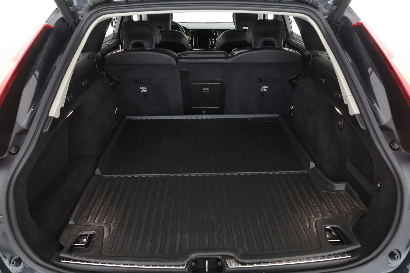 Volvo V90 2020 D4 AWD Business Inscription aut - Webasto / HUD / Adapt. Vakkari  / 360° Kamera / Koukku / Sporttipenkki muistilla / KeylessGo / Navi / Apple&android