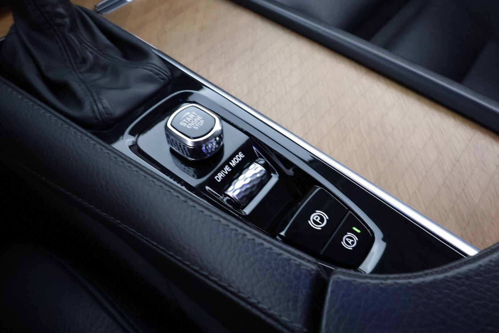 Volvo V90 2020 D4 AWD Business Inscription aut - Webasto / HUD / Adapt. Vakkari  / 360° Kamera / Koukku / Sporttipenkki muistilla / KeylessGo / Navi / Apple&android