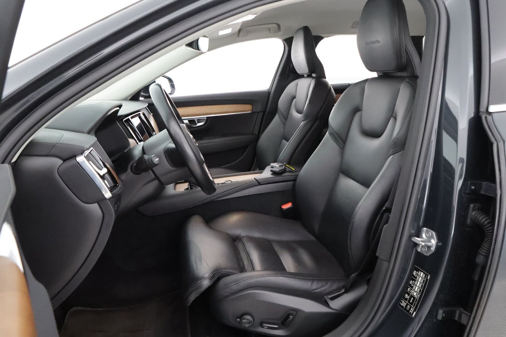 Volvo V90 2020 D4 AWD Business Inscription aut - Webasto / HUD / Adapt. Vakkari  / 360° Kamera / Koukku / Sporttipenkki muistilla / KeylessGo / Navi / Apple&android