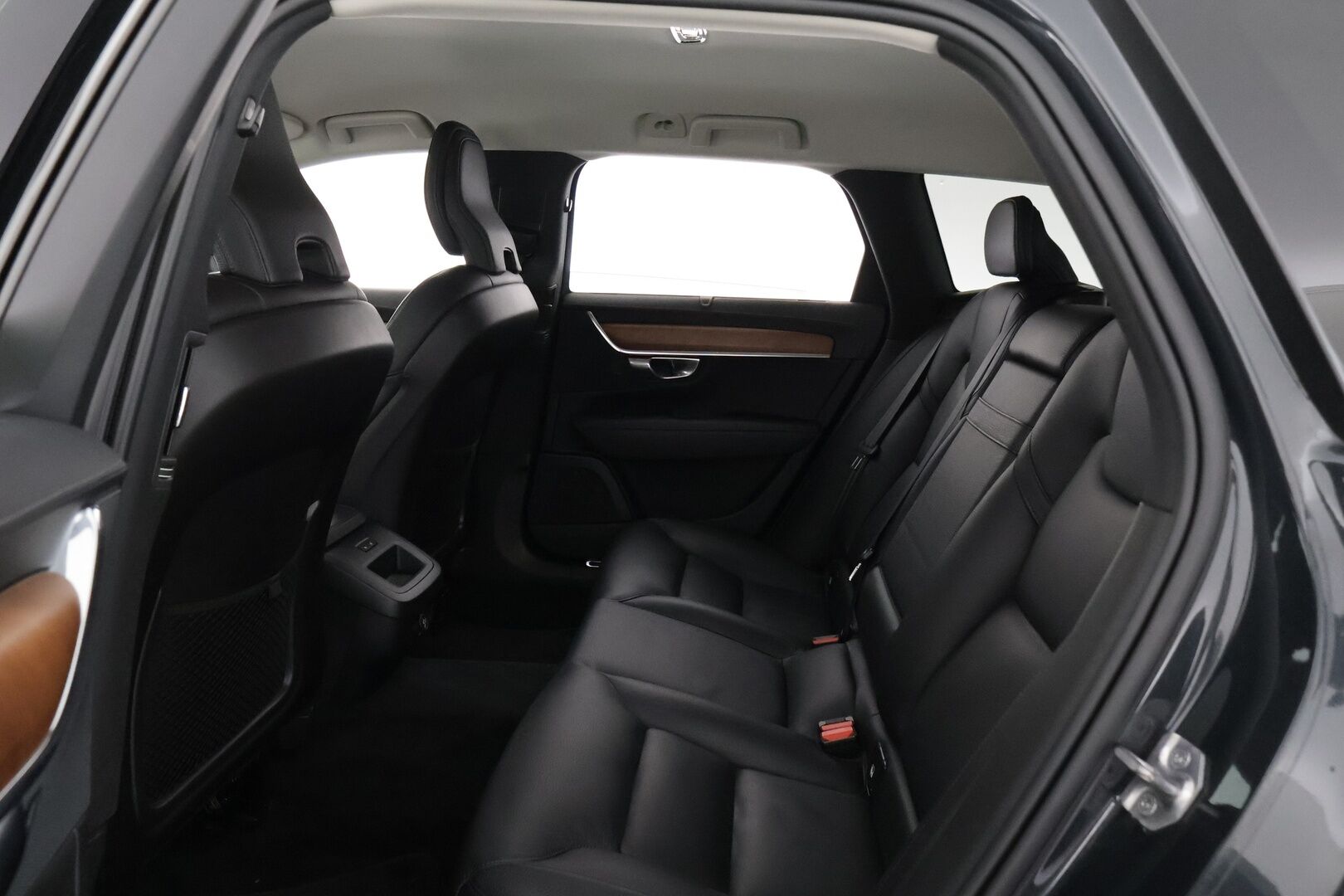 Volvo V90 2020 D4 AWD Business Inscription aut - Webasto / HUD / Adapt. Vakkari  / 360° Kamera / Koukku / Sporttipenkki muistilla / KeylessGo / Navi / Apple&android