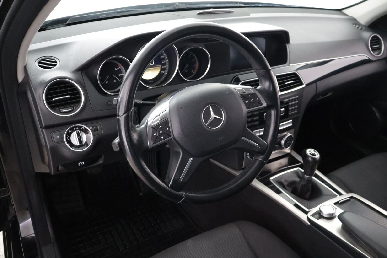 Mercedes-Benz C 2012 180 BE - Juuri saapunut | Lohkolämmitin | Vakkari | Avantgarde | Tutkat | Kahdet renkaat | Jakoketju vaihdettu 