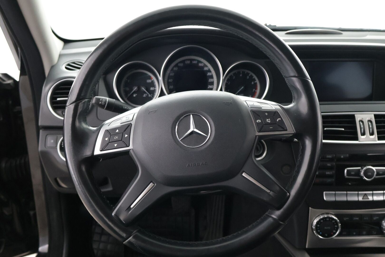 Mercedes-Benz C 2012 180 BE - Juuri saapunut | Lohkolämmitin | Vakkari | Avantgarde | Tutkat | Kahdet renkaat | Jakoketju vaihdettu 