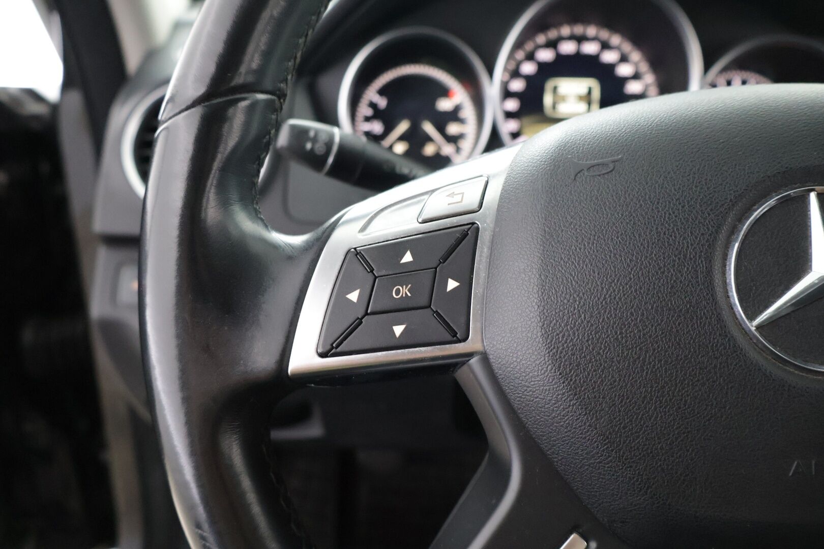 Mercedes-Benz C 2012 180 BE - Juuri saapunut | Lohkolämmitin | Vakkari | Avantgarde | Tutkat | Kahdet renkaat | Jakoketju vaihdettu 